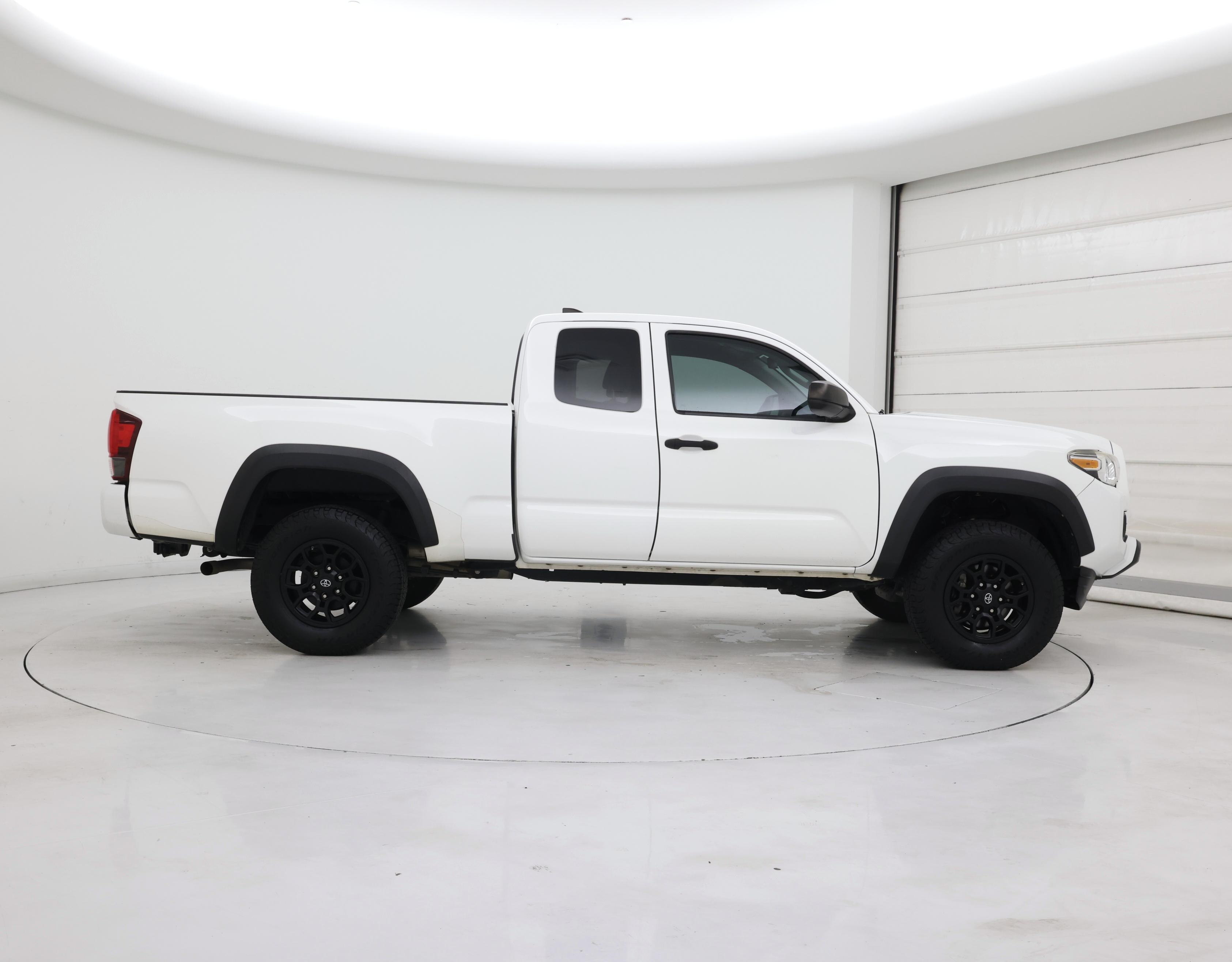 Thumbnail: 2019 Toyota Tacoma - 7