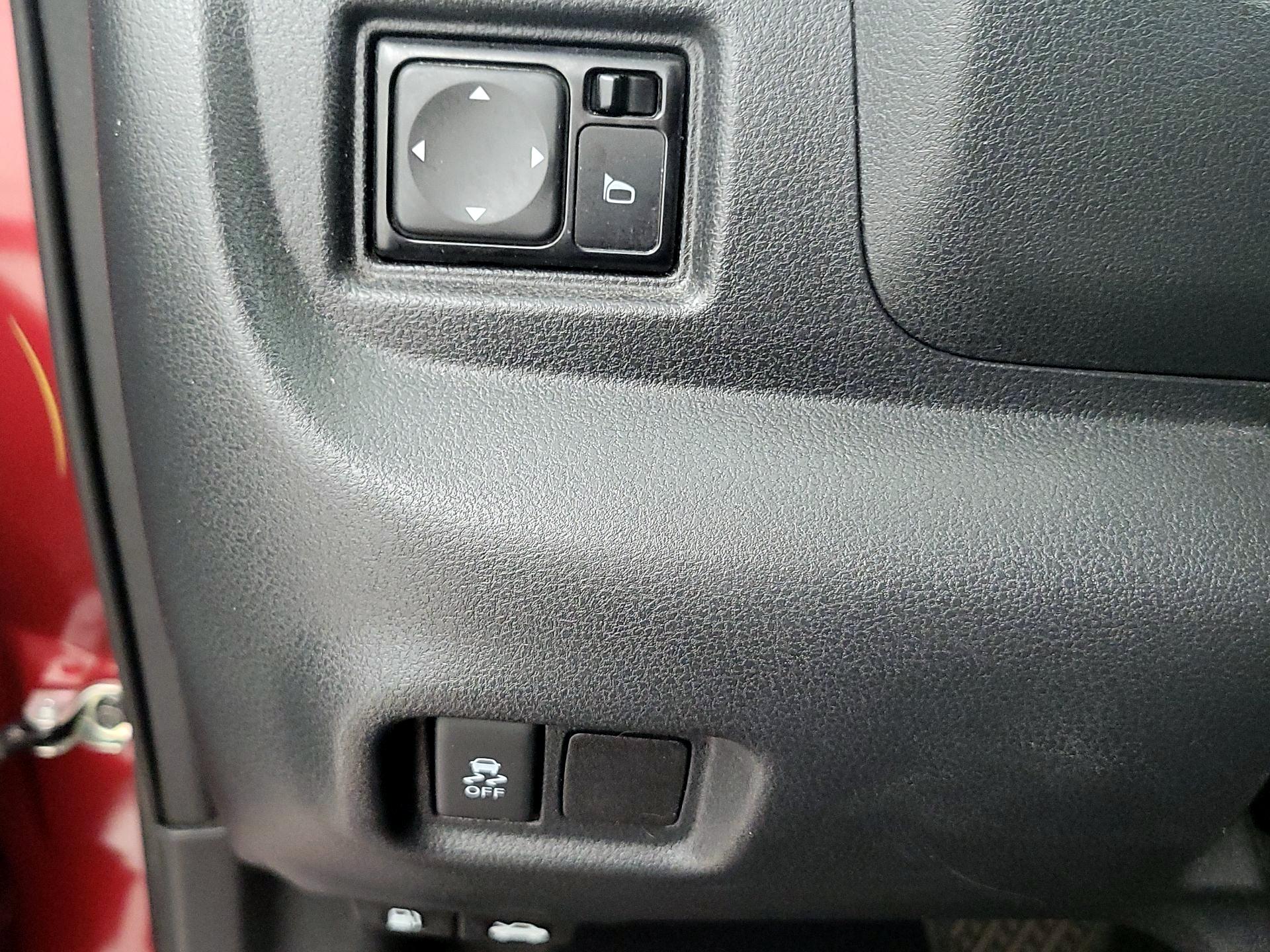 Thumbnail: 2017 Nissan Versa Note - 13