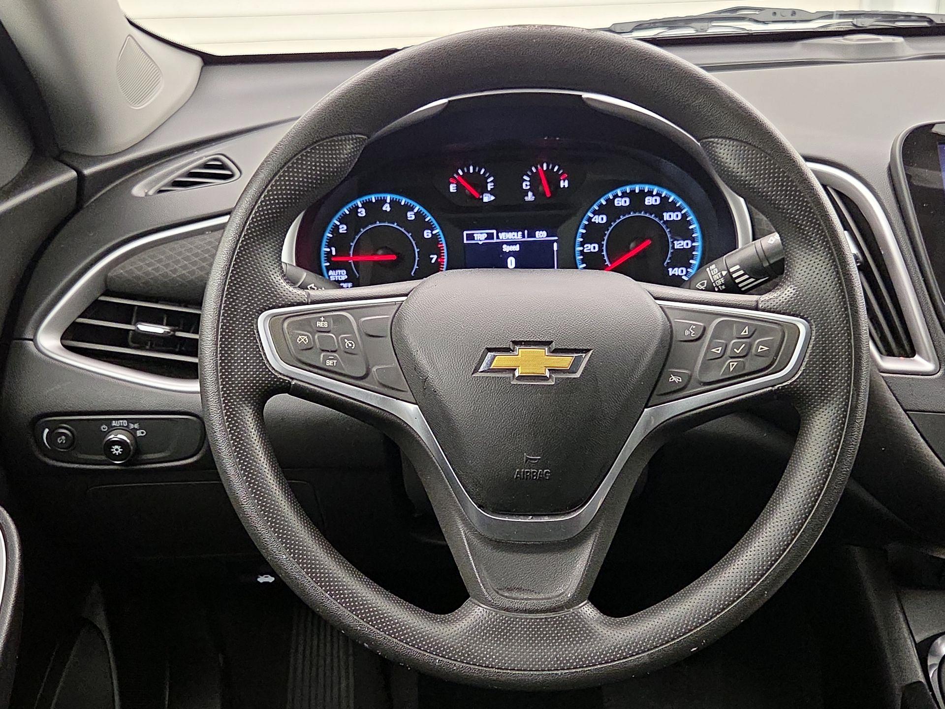 Thumbnail: 2022 Chevrolet Malibu - 10