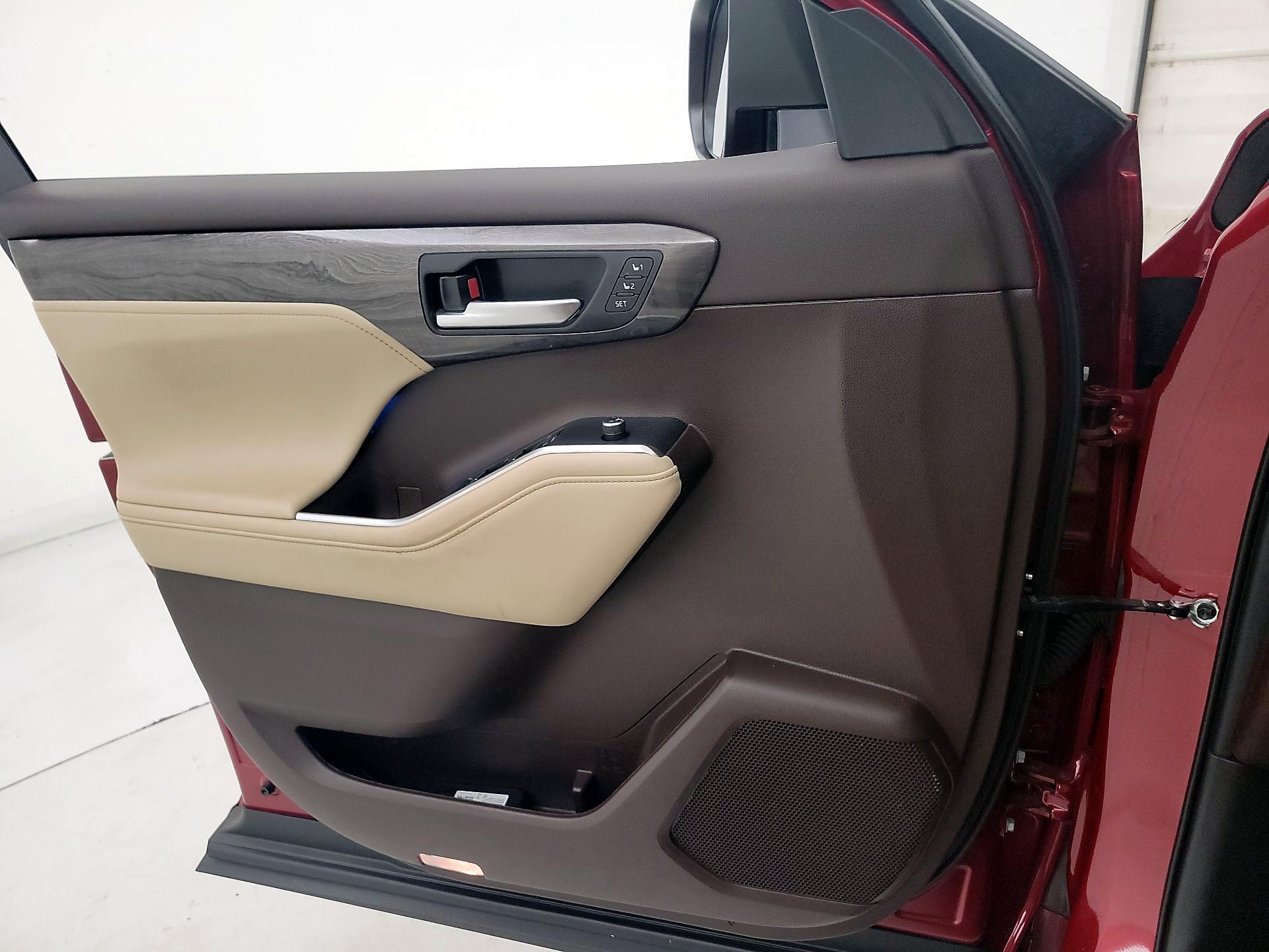 Thumbnail: 2021 Toyota Highlander - 12