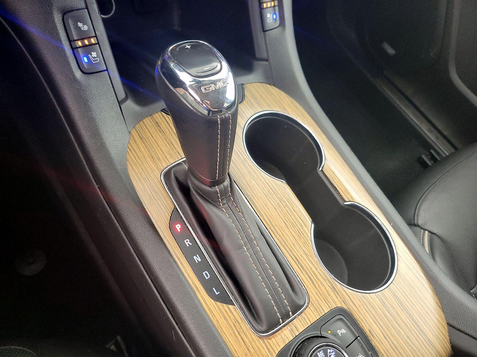 2018 GMC Acadia Denali - Photo 18