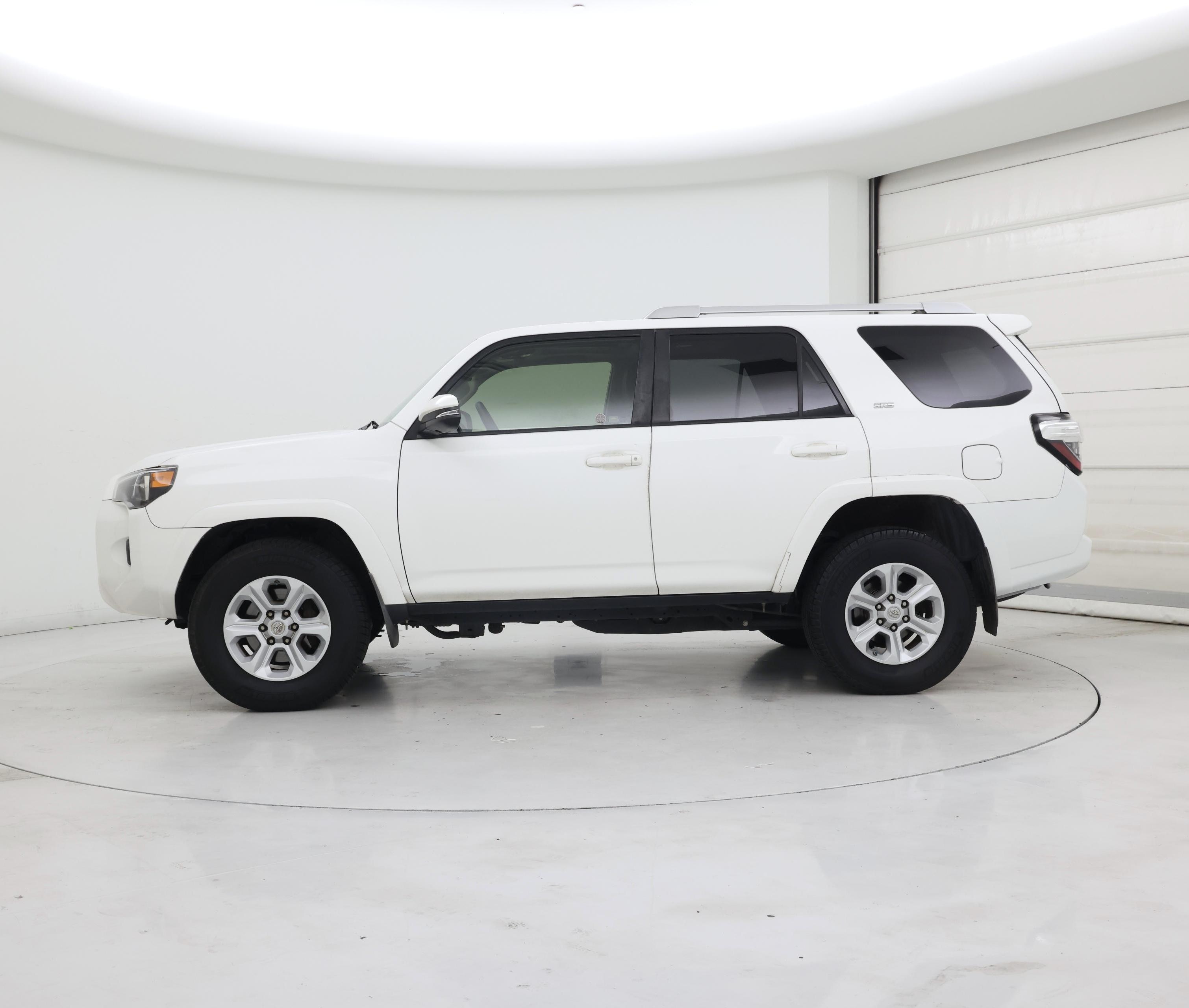 Thumbnail: 2017 Toyota 4Runner - 3