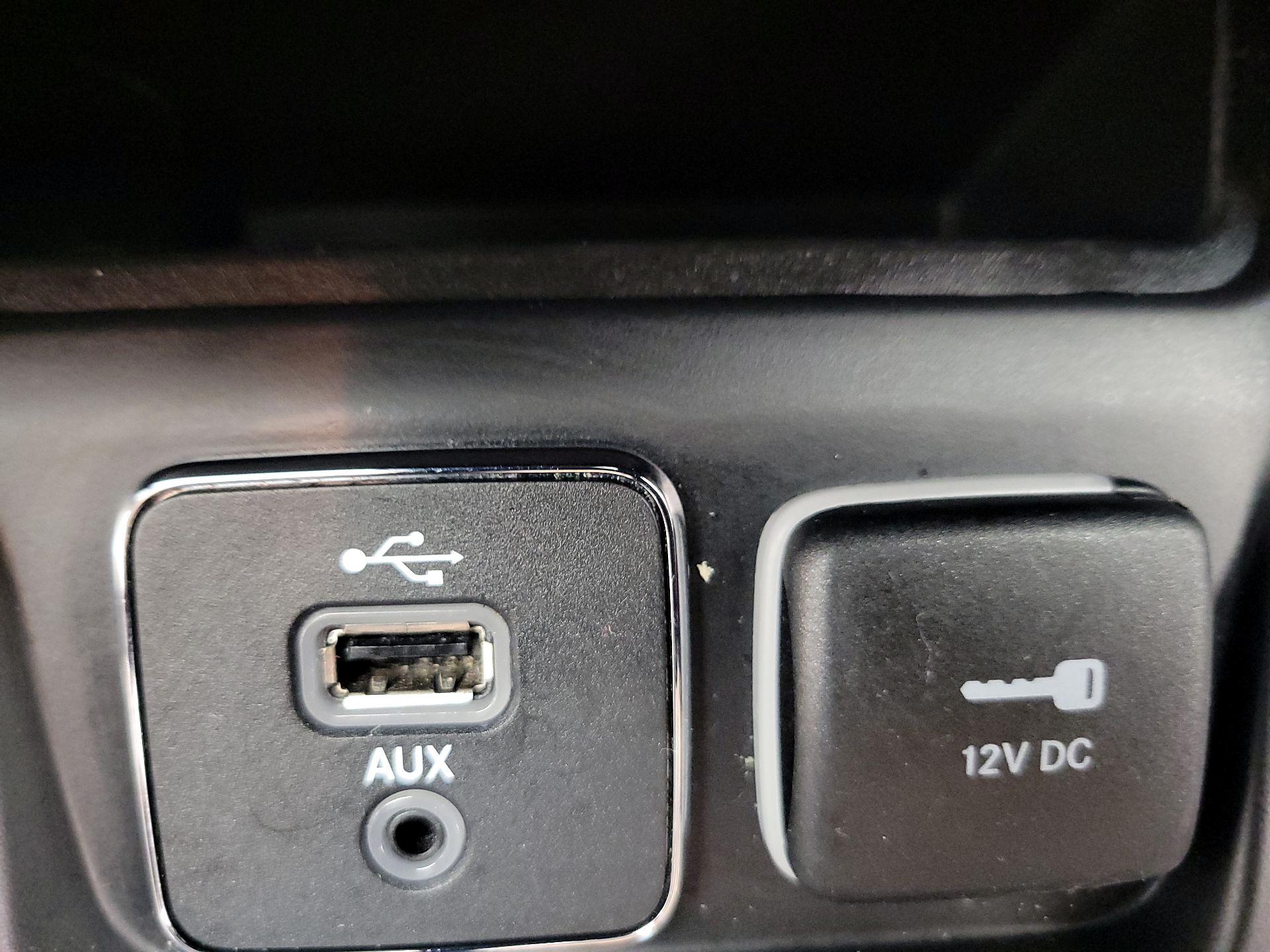 Thumbnail: 2019 Jeep Cherokee - 18