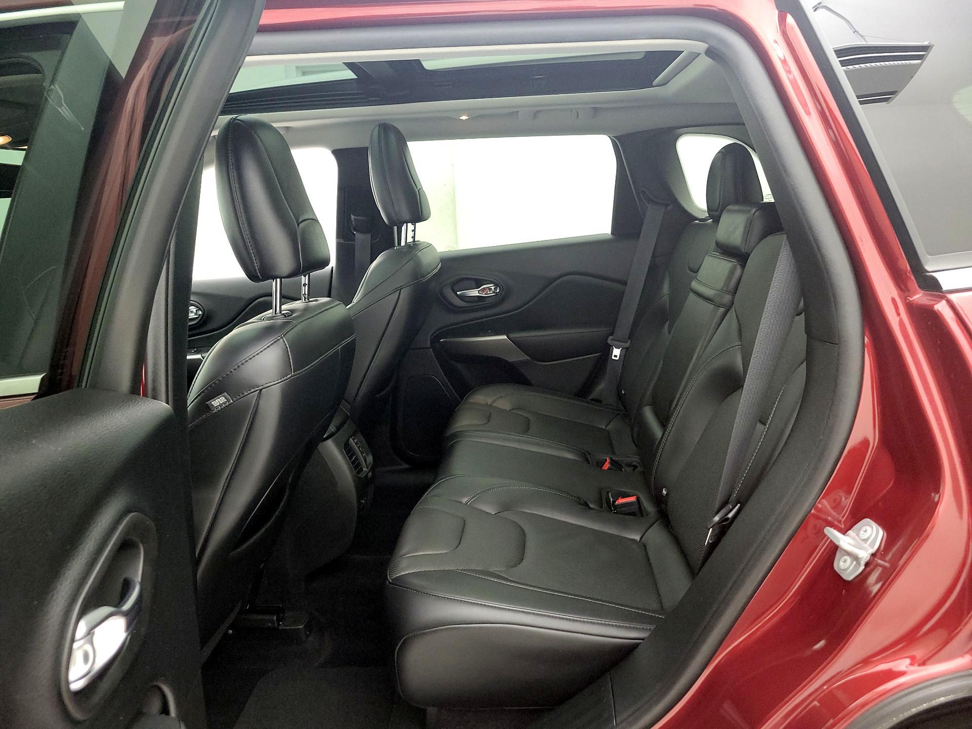Thumbnail: 2019 Jeep Cherokee - 20