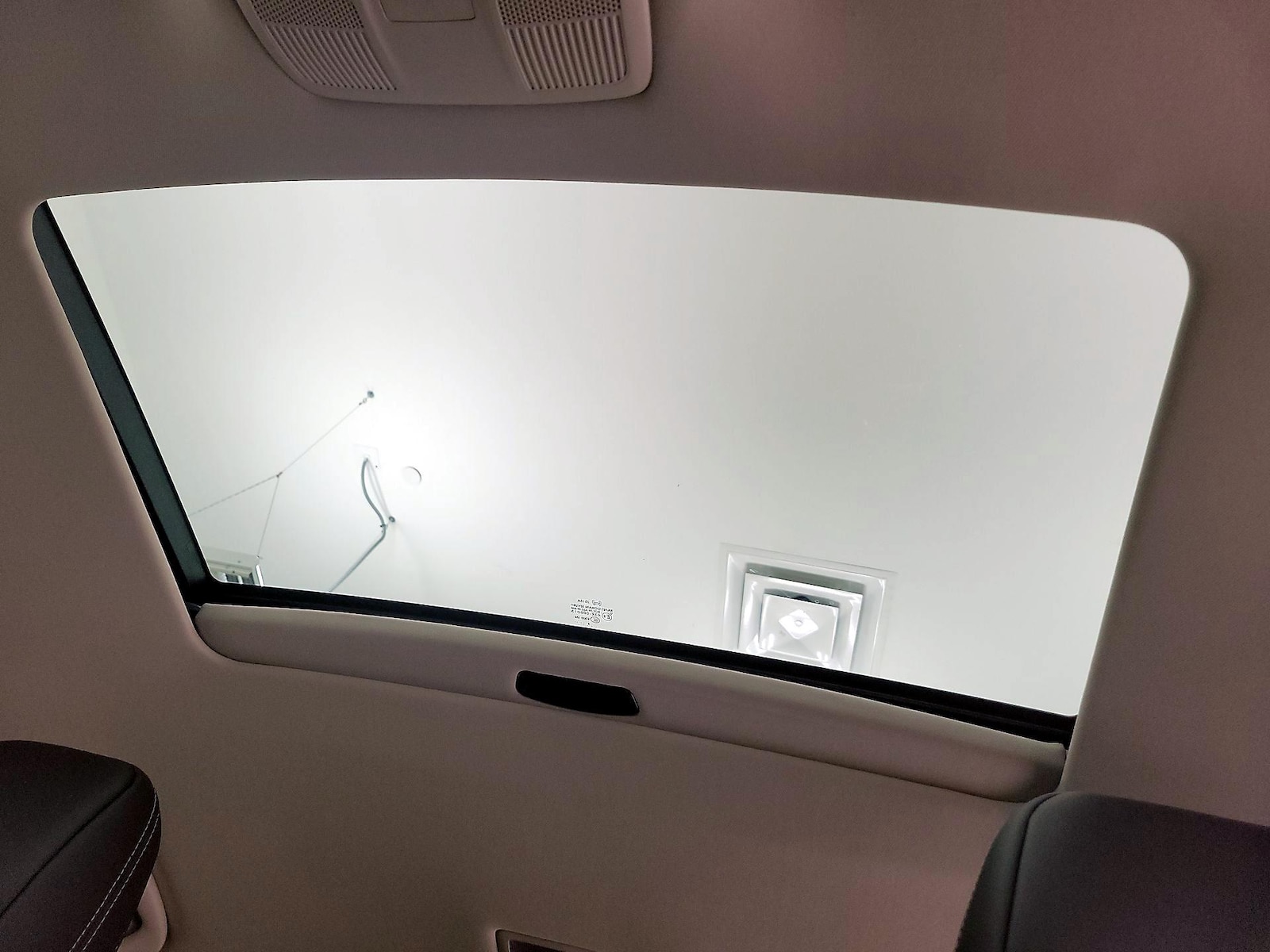 Sunroof(s) & Overhead Airbags