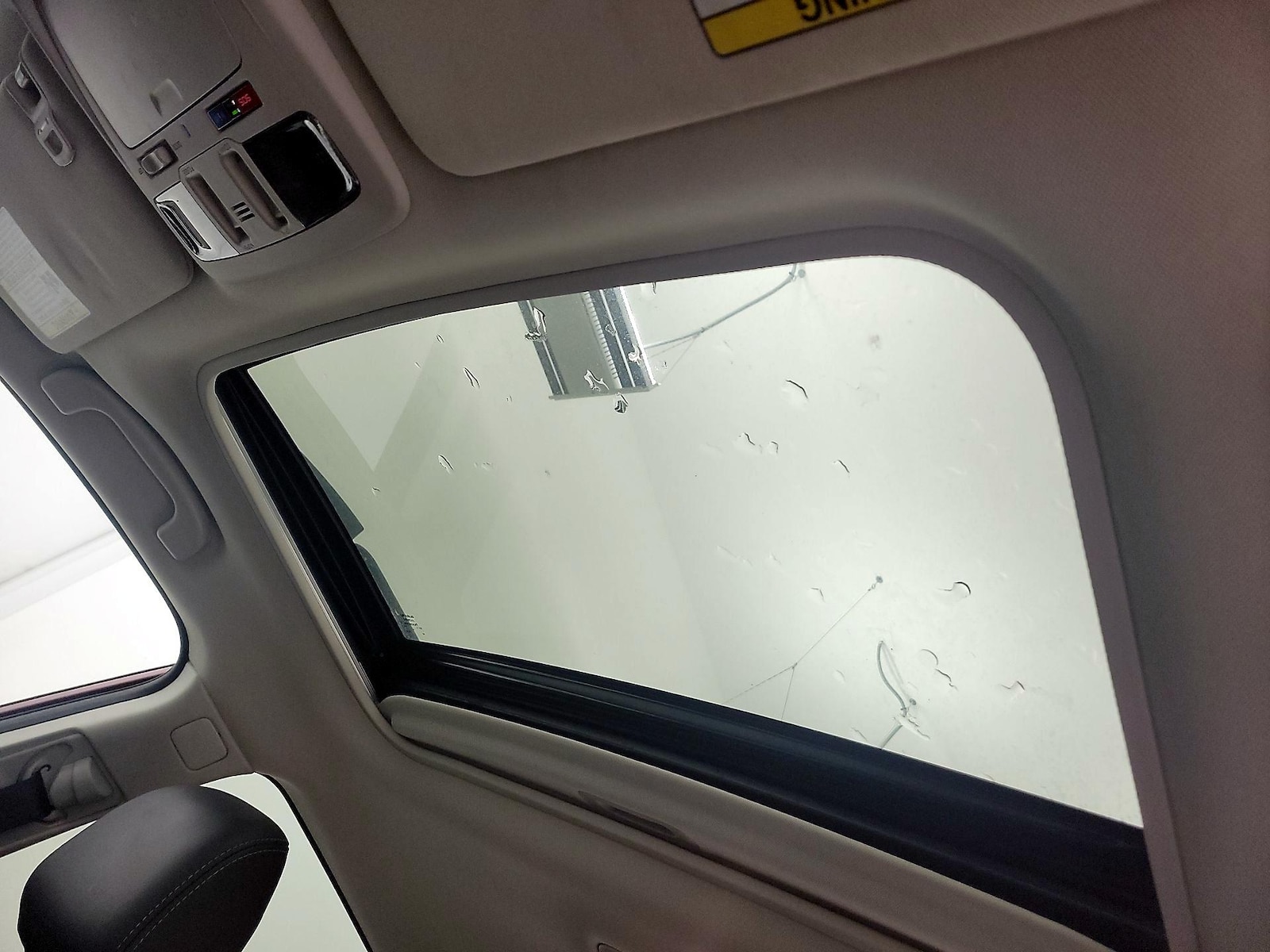 Sunroof(s) & Overhead Airbags