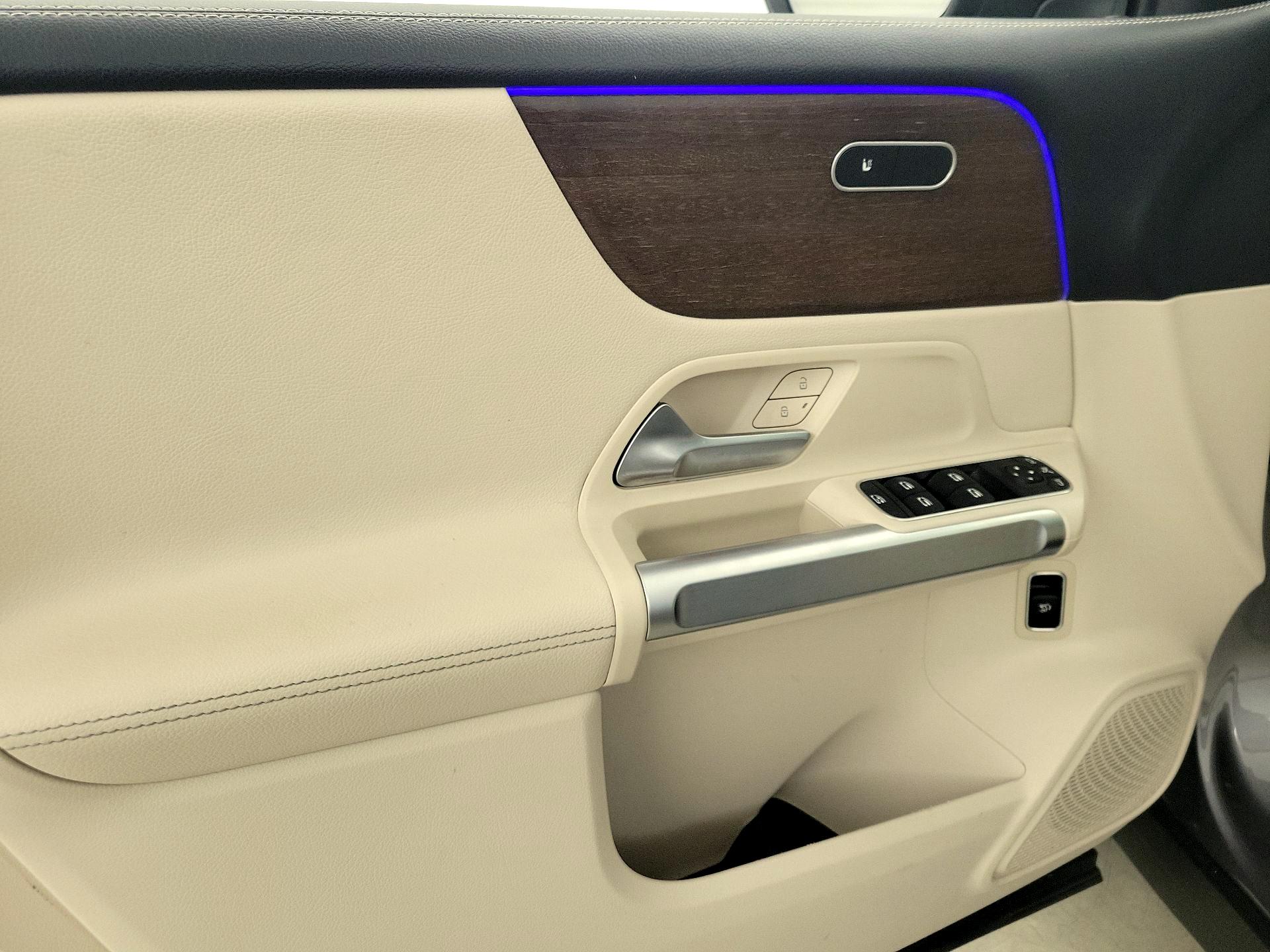 Thumbnail: 2022 Mercedes-Benz GLB - 12