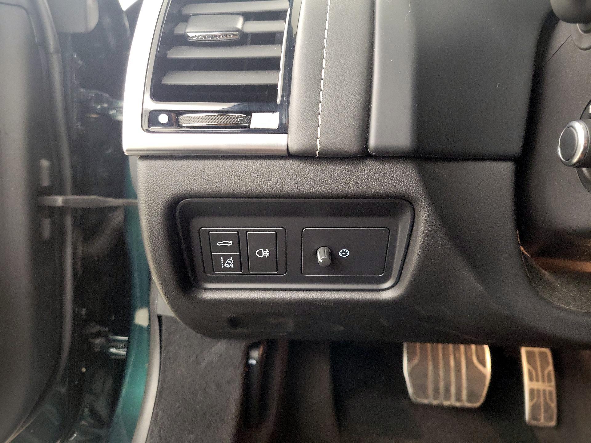 Thumbnail: 2021 Jaguar F-Type - 13