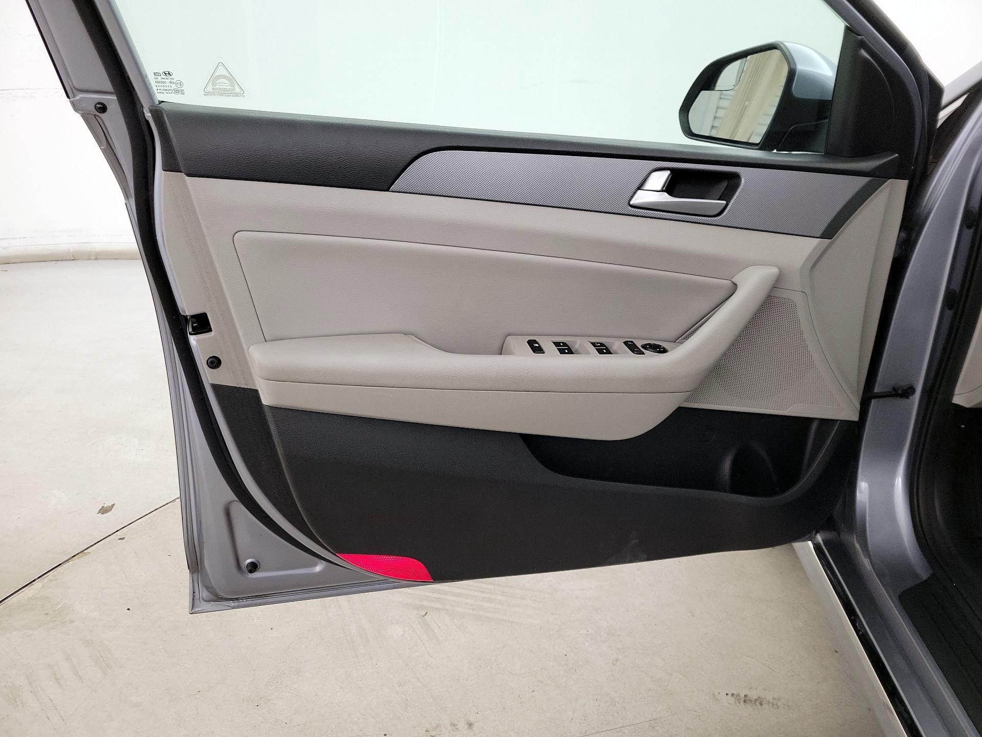 Thumbnail: 2017 Hyundai Sonata - 12