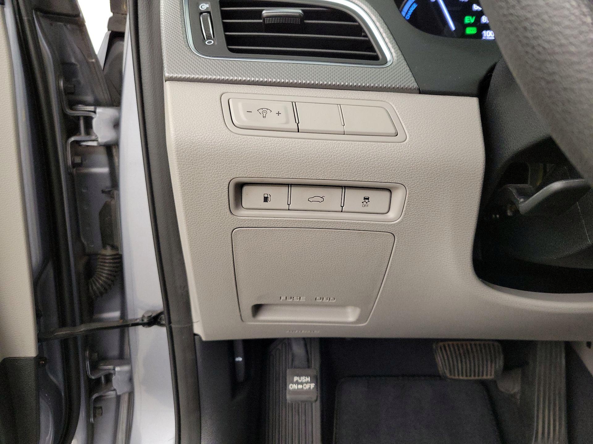 Thumbnail: 2017 Hyundai Sonata - 13