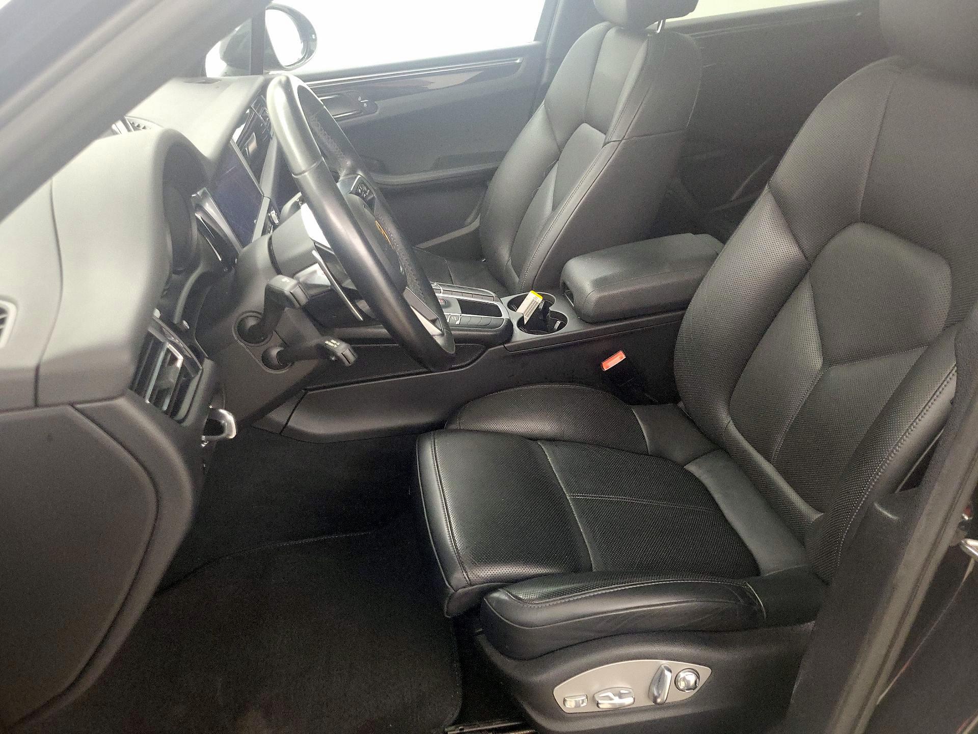 Thumbnail: 2020 Porsche Macan - 11