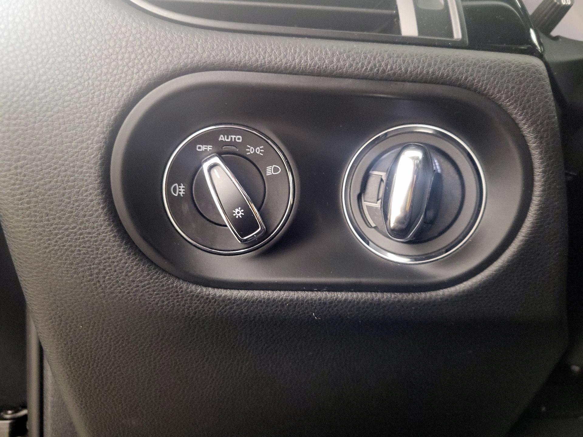 Thumbnail: 2020 Porsche Macan - 13