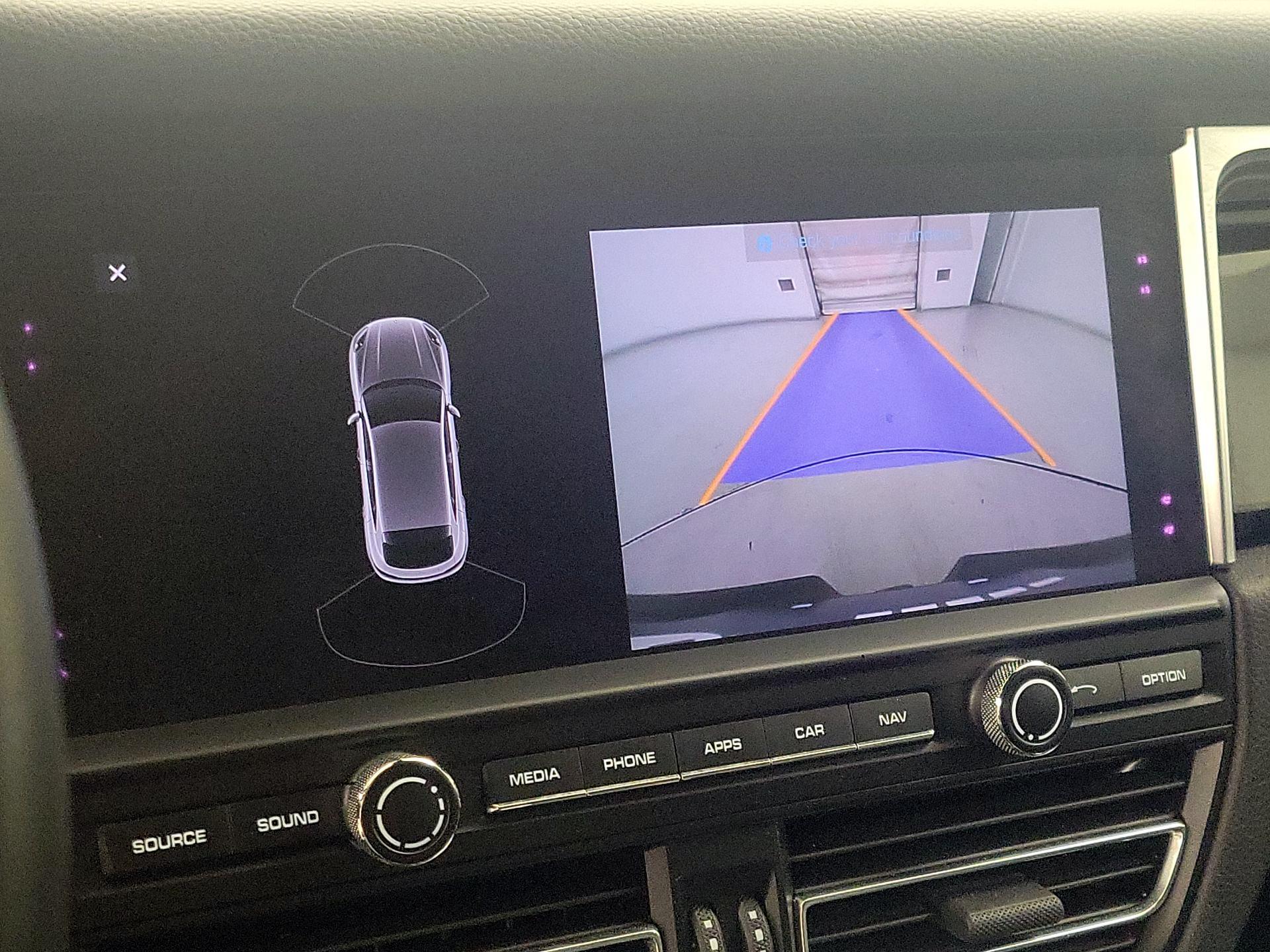 Thumbnail: 2020 Porsche Macan - 15