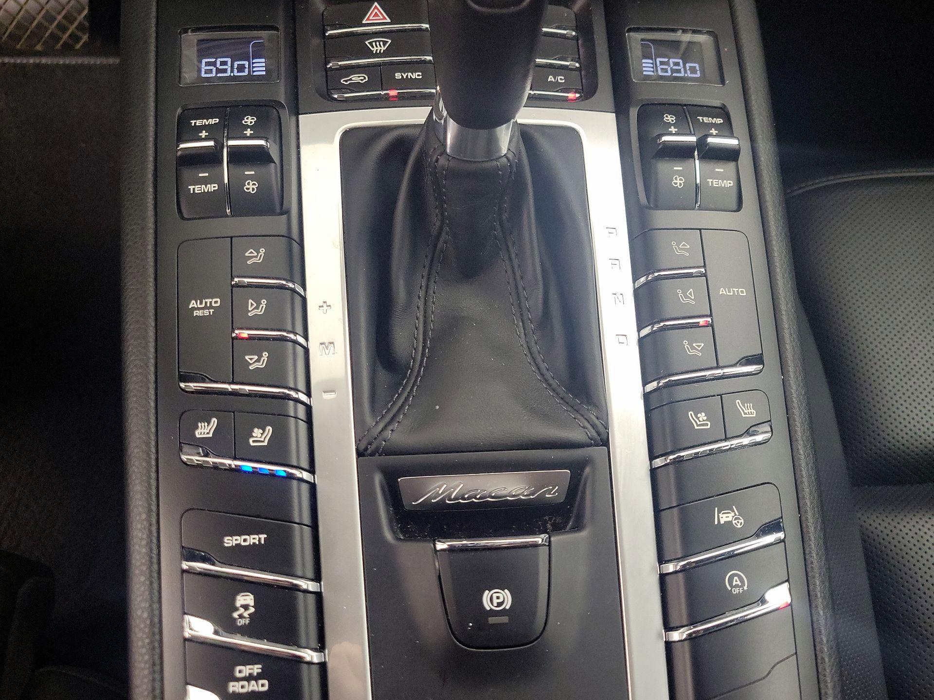 Thumbnail: 2020 Porsche Macan - 17