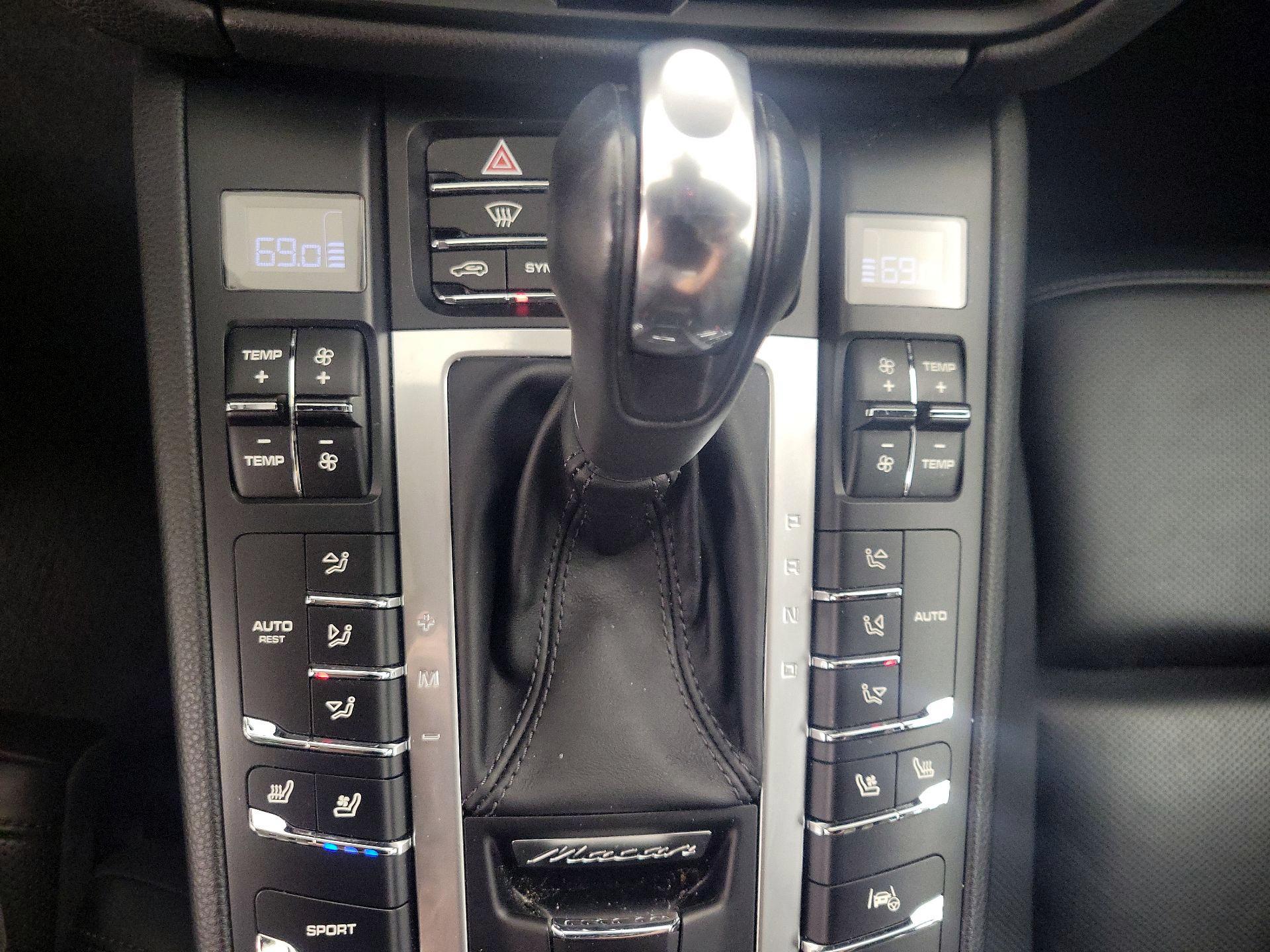 Thumbnail: 2020 Porsche Macan - 18