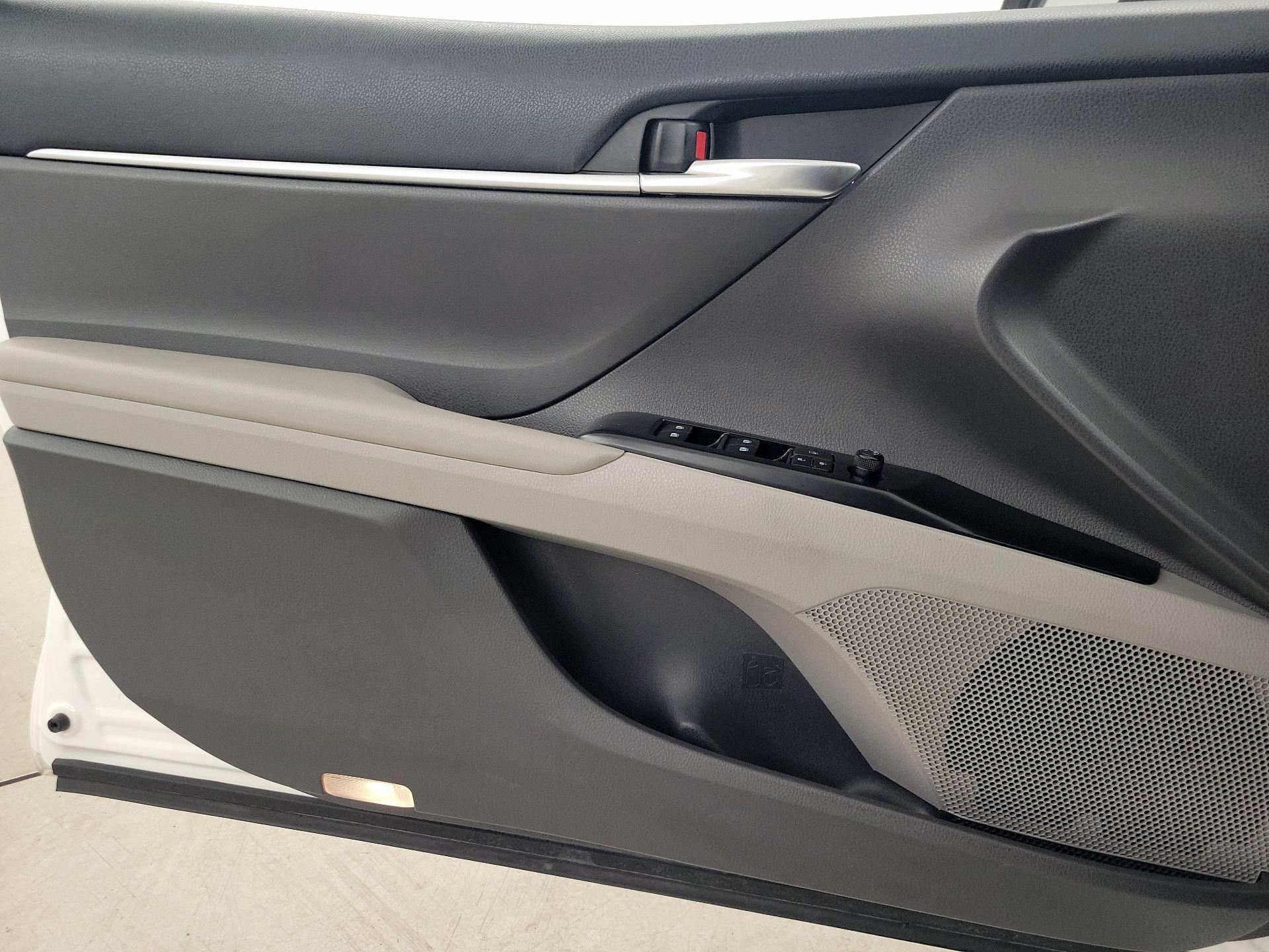 Thumbnail: 2018 Toyota Camry - 12