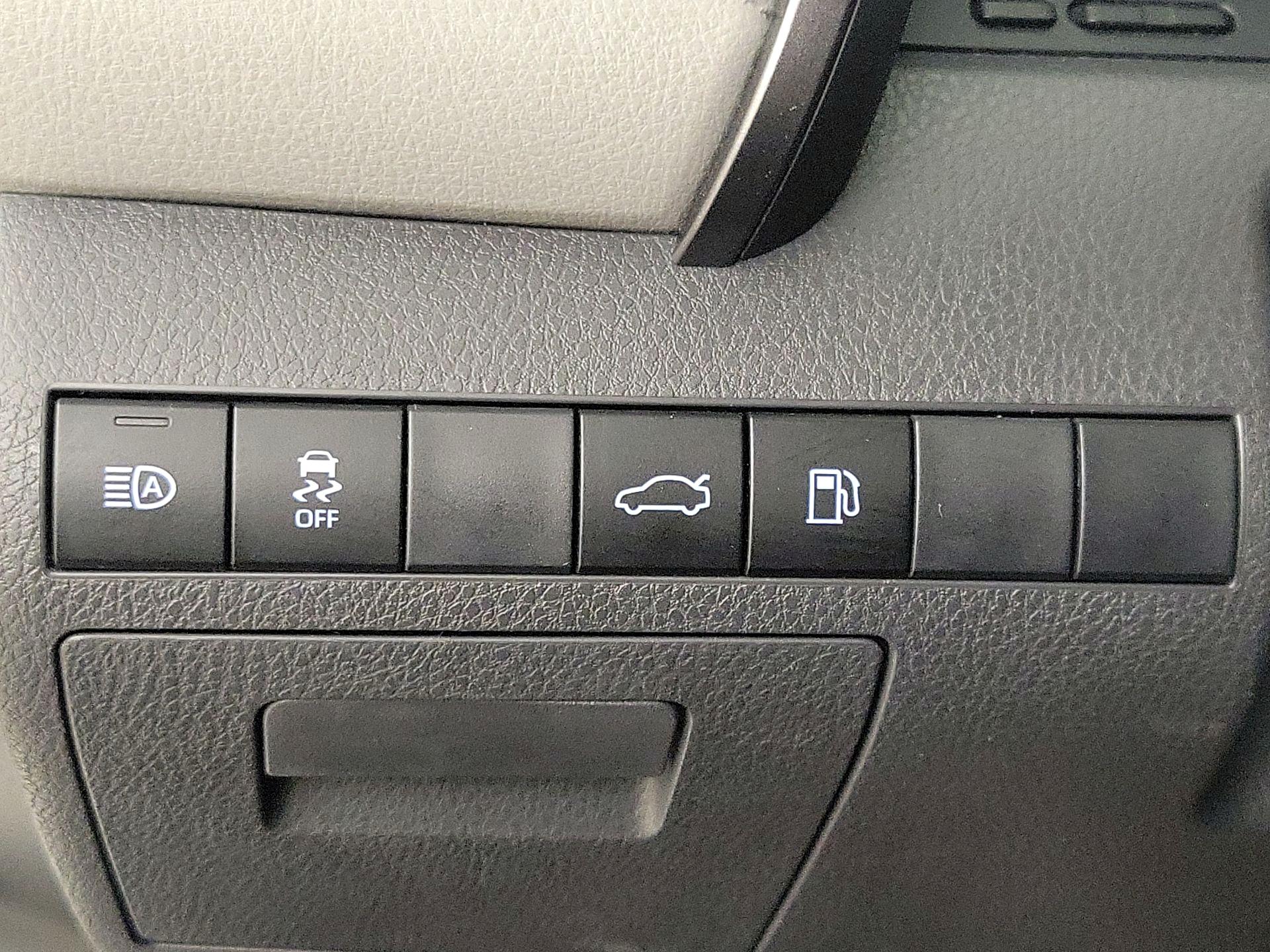 Thumbnail: 2018 Toyota Camry - 13