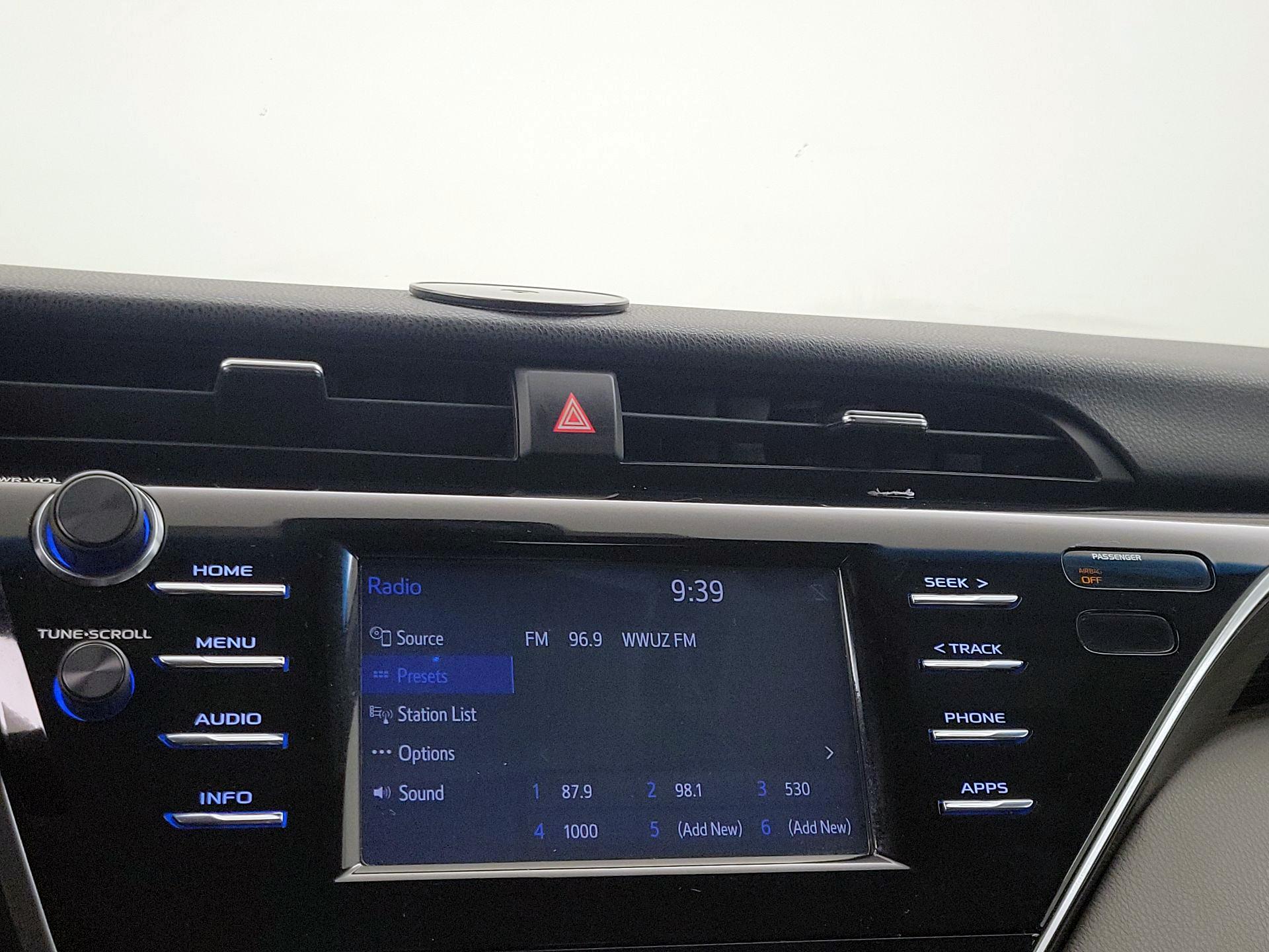 Thumbnail: 2018 Toyota Camry - 15