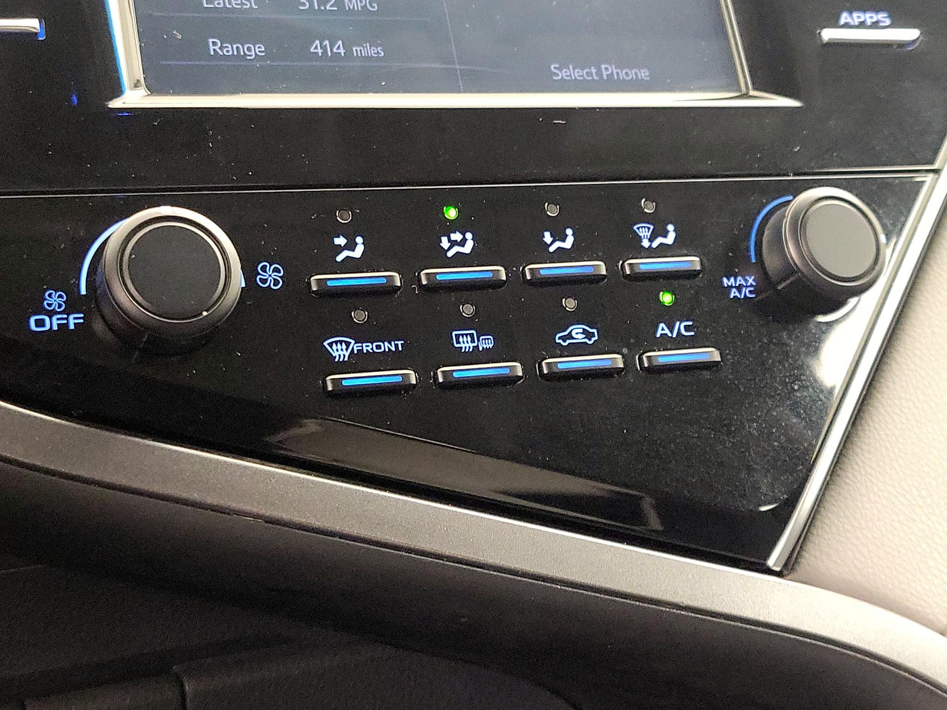 Thumbnail: 2018 Toyota Camry - 16