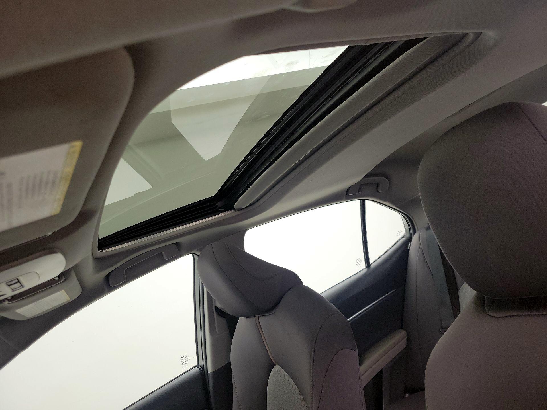 Thumbnail: 2018 Toyota Camry - 19