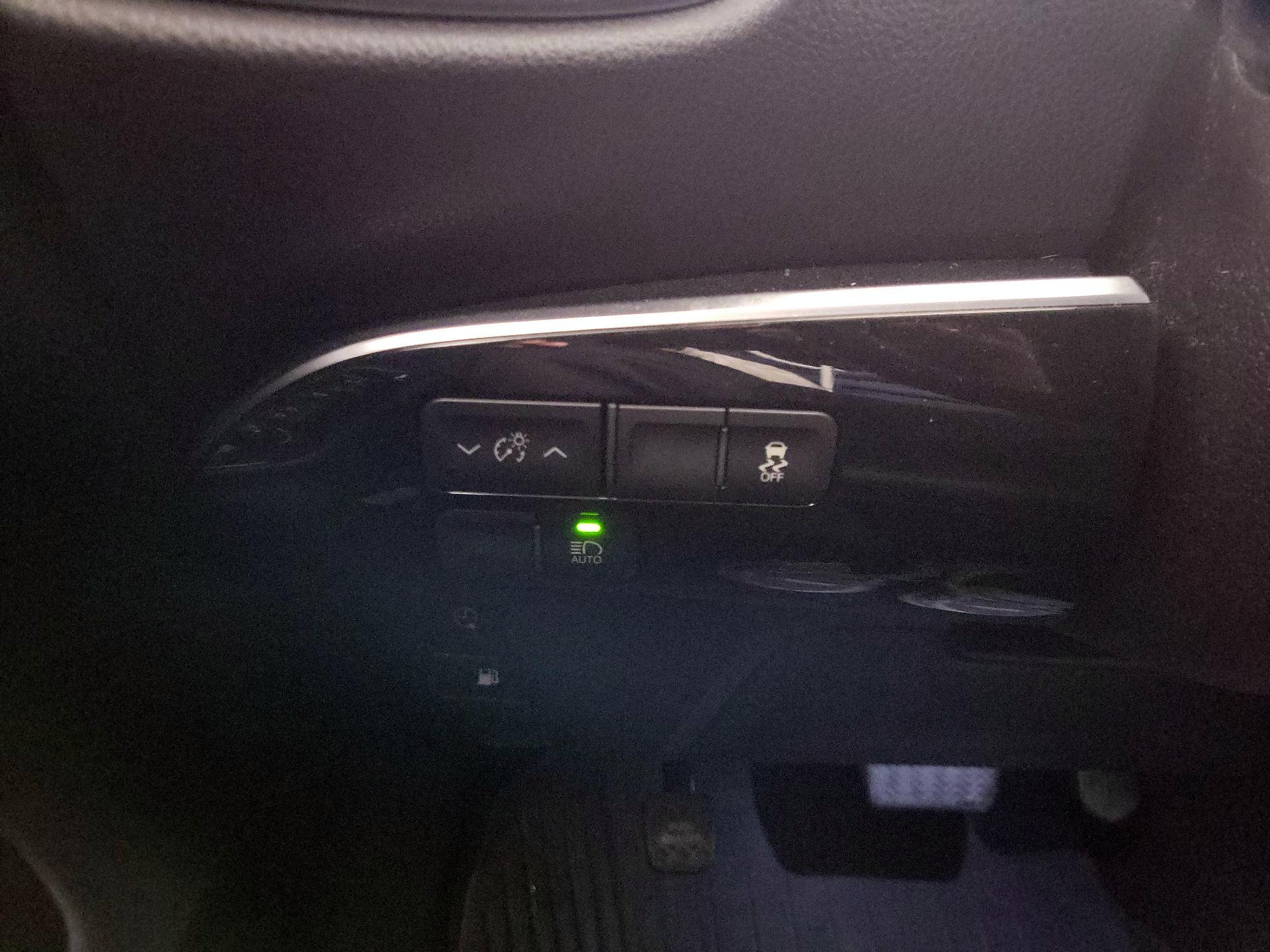 Thumbnail: 2018 Toyota Prius Prime - 13