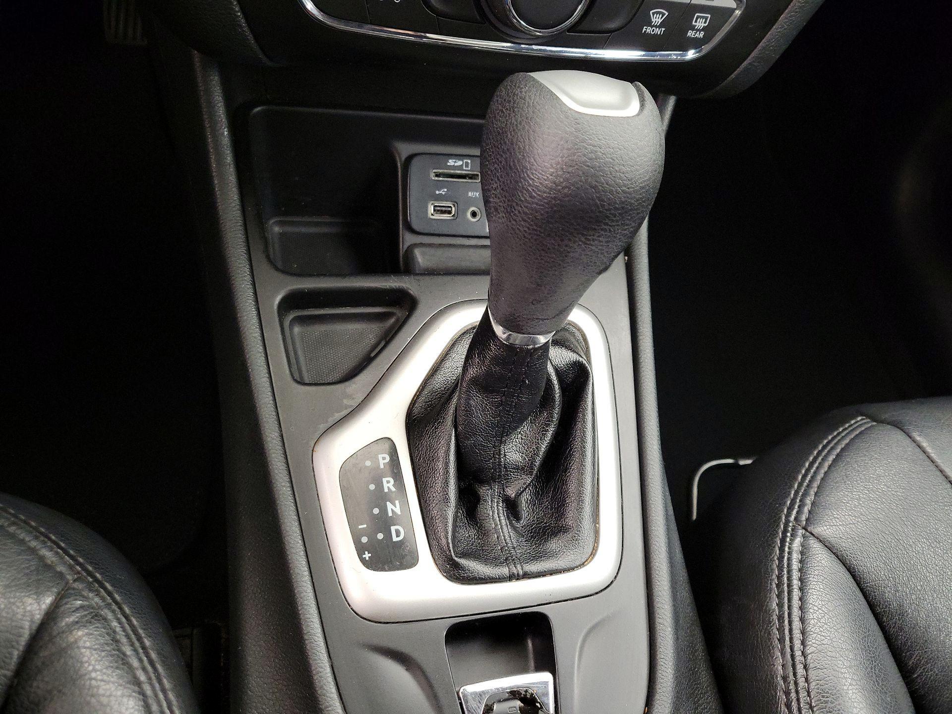 Thumbnail: 2015 Jeep Cherokee - 17