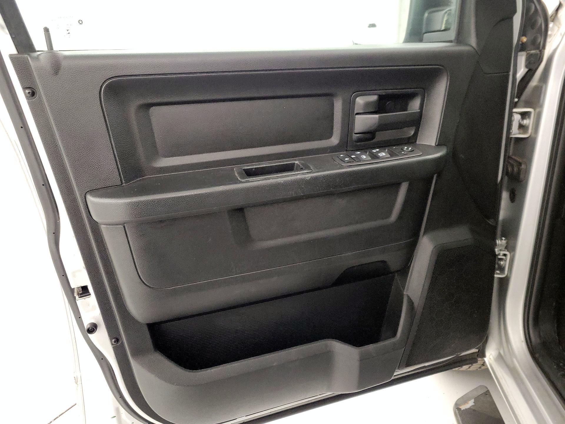 Thumbnail: 2019 RAM 1500 Classic - 12