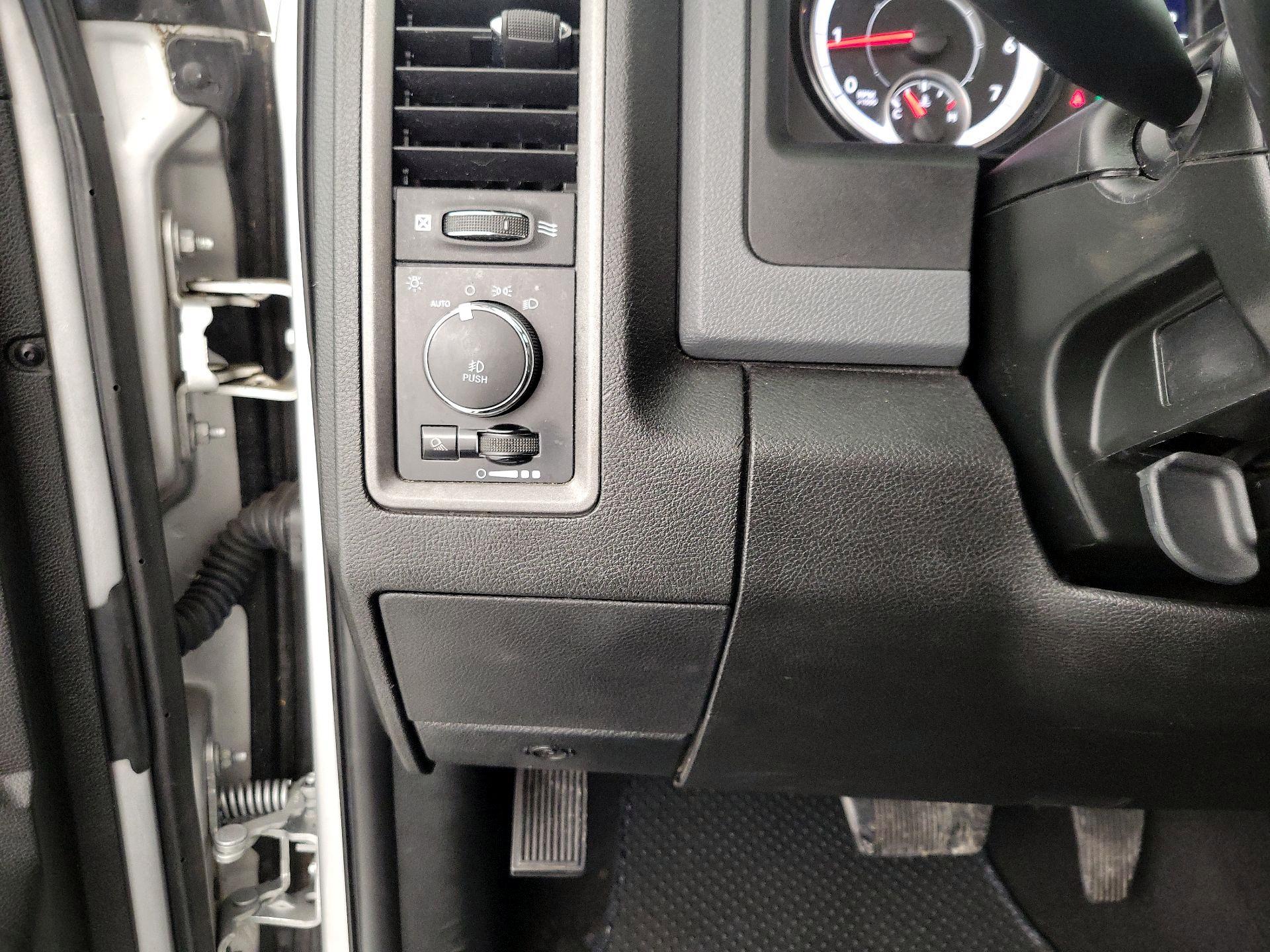 Thumbnail: 2019 RAM 1500 Classic - 13