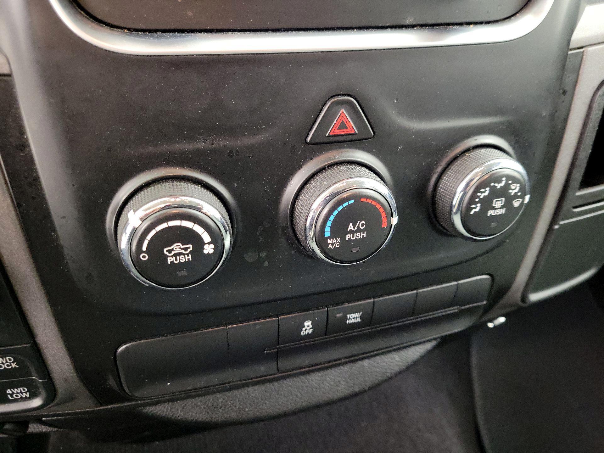 Thumbnail: 2019 RAM 1500 Classic - 16