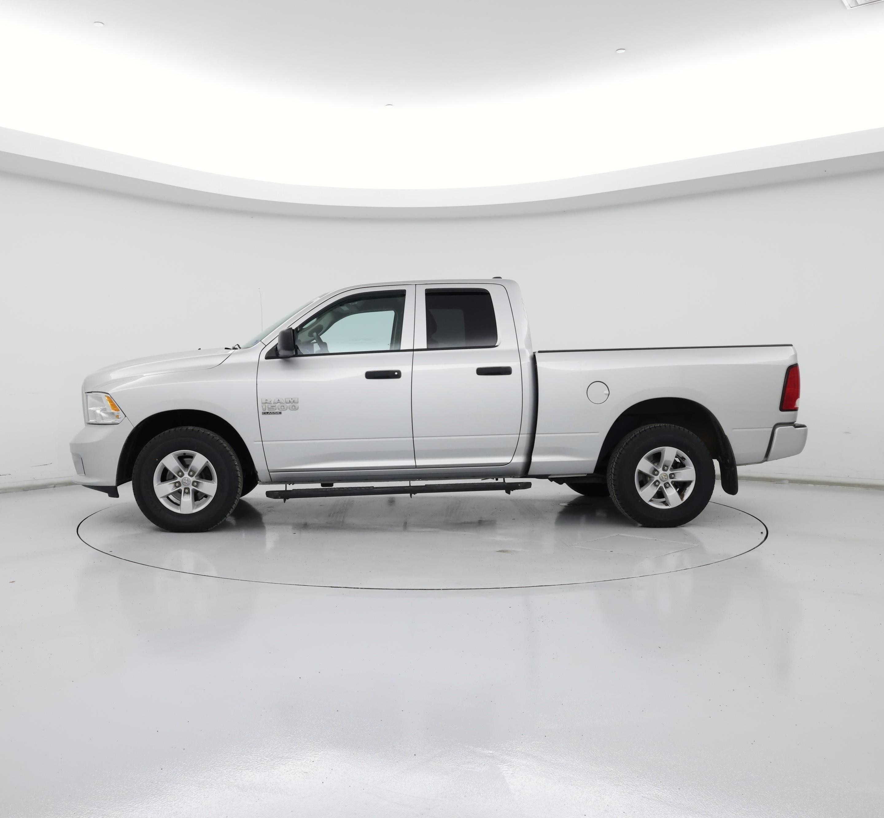 Thumbnail: 2019 RAM 1500 Classic - 3