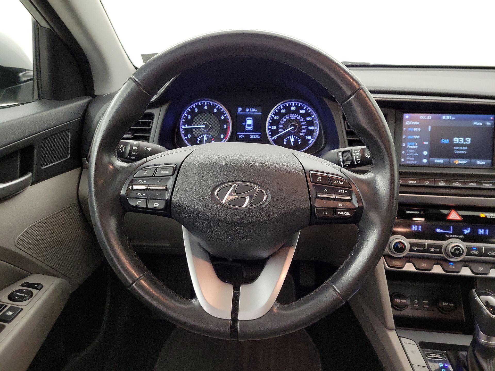 Thumbnail: 2019 Hyundai Elantra - 10