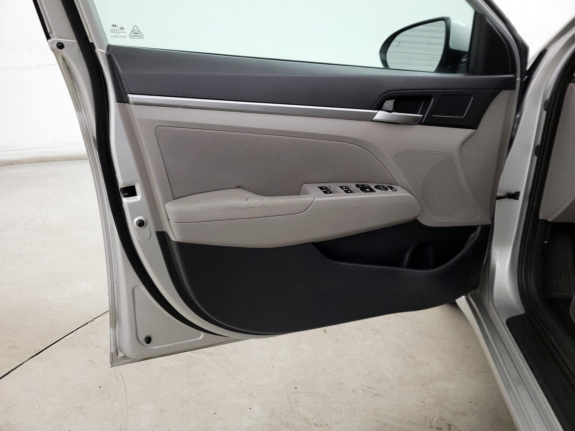 Thumbnail: 2019 Hyundai Elantra - 12