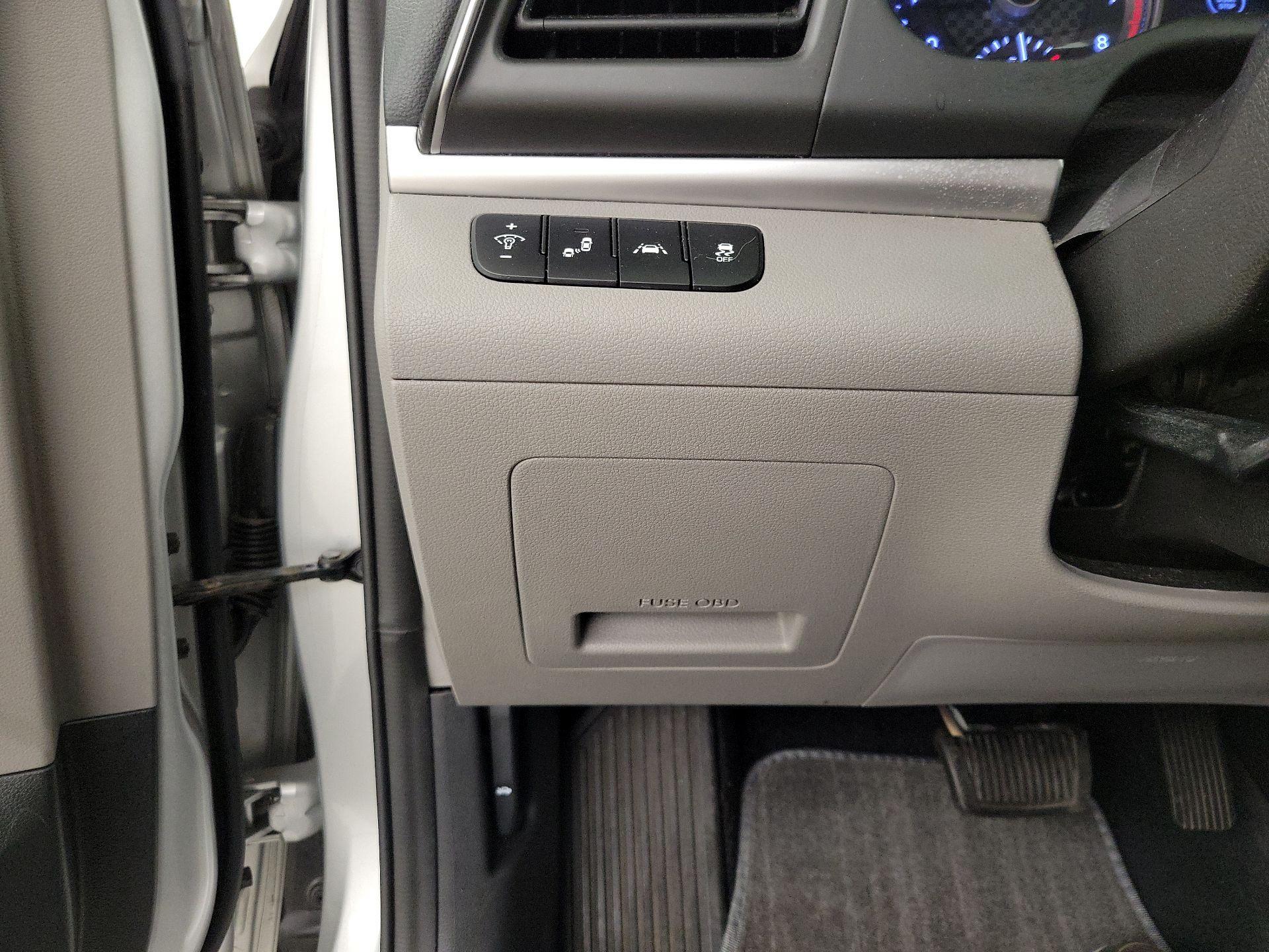 Thumbnail: 2019 Hyundai Elantra - 13