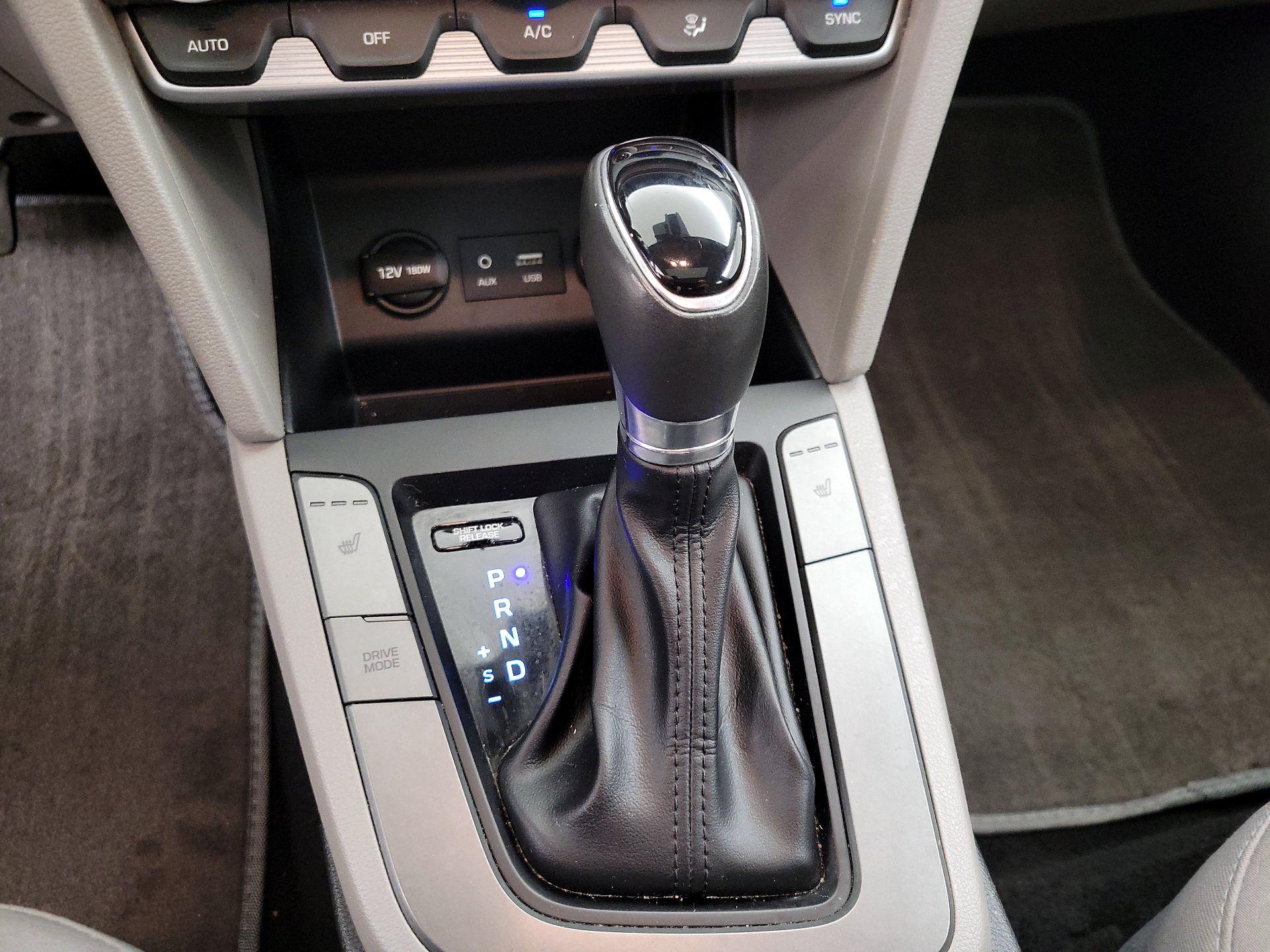 Thumbnail: 2019 Hyundai Elantra - 17