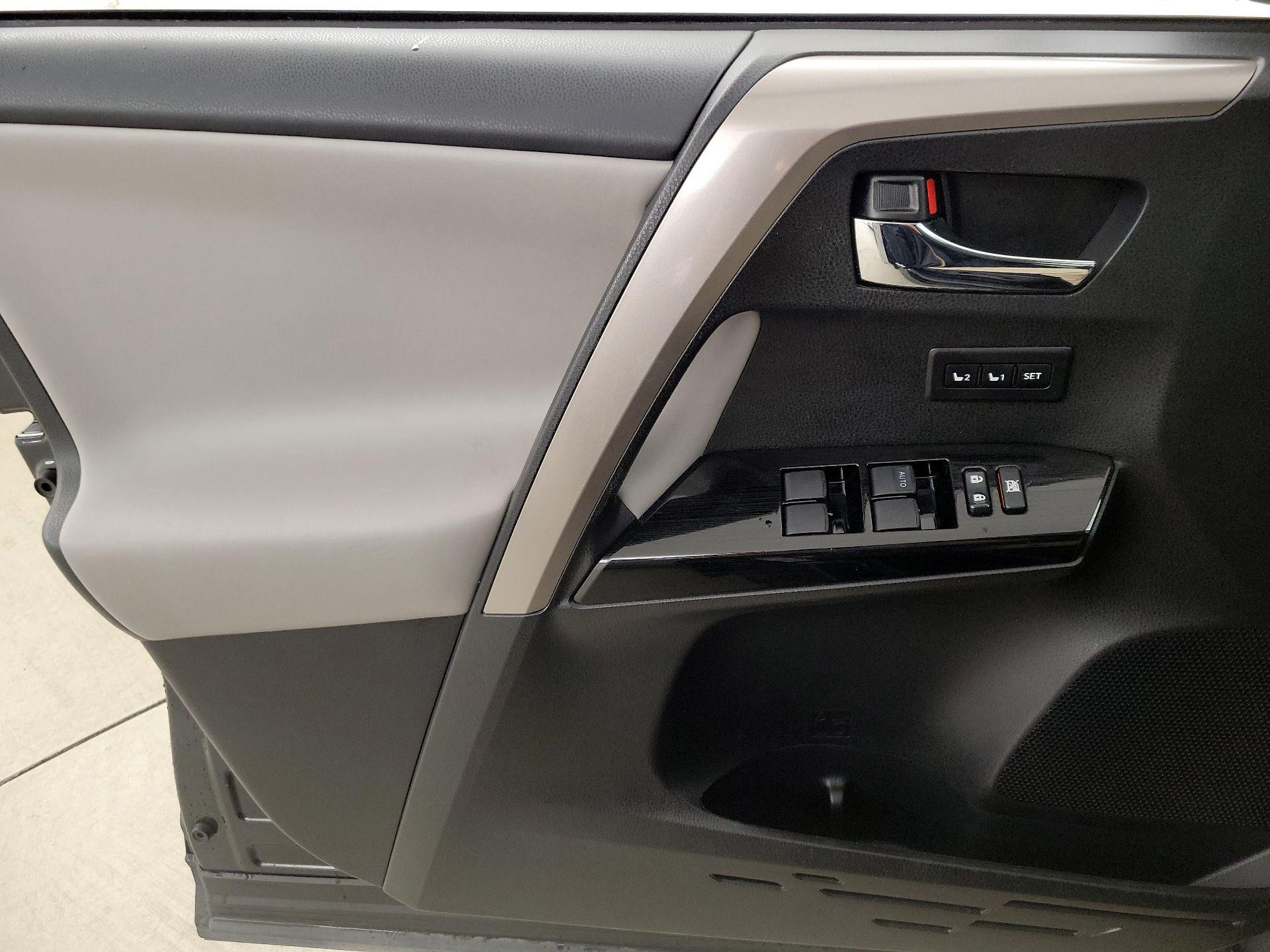 Thumbnail: 2018 Toyota RAV4 - 12