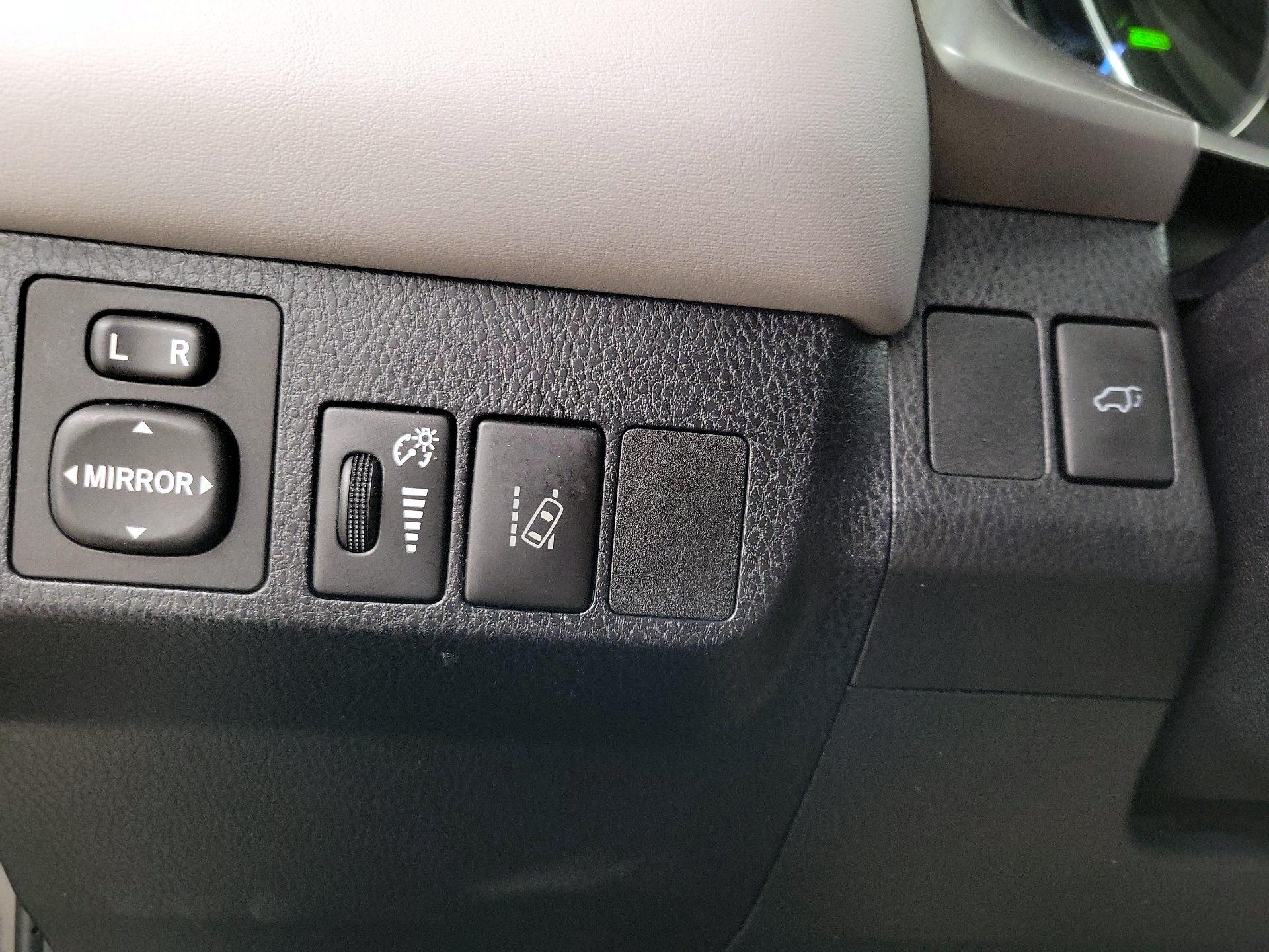 Thumbnail: 2018 Toyota RAV4 - 13