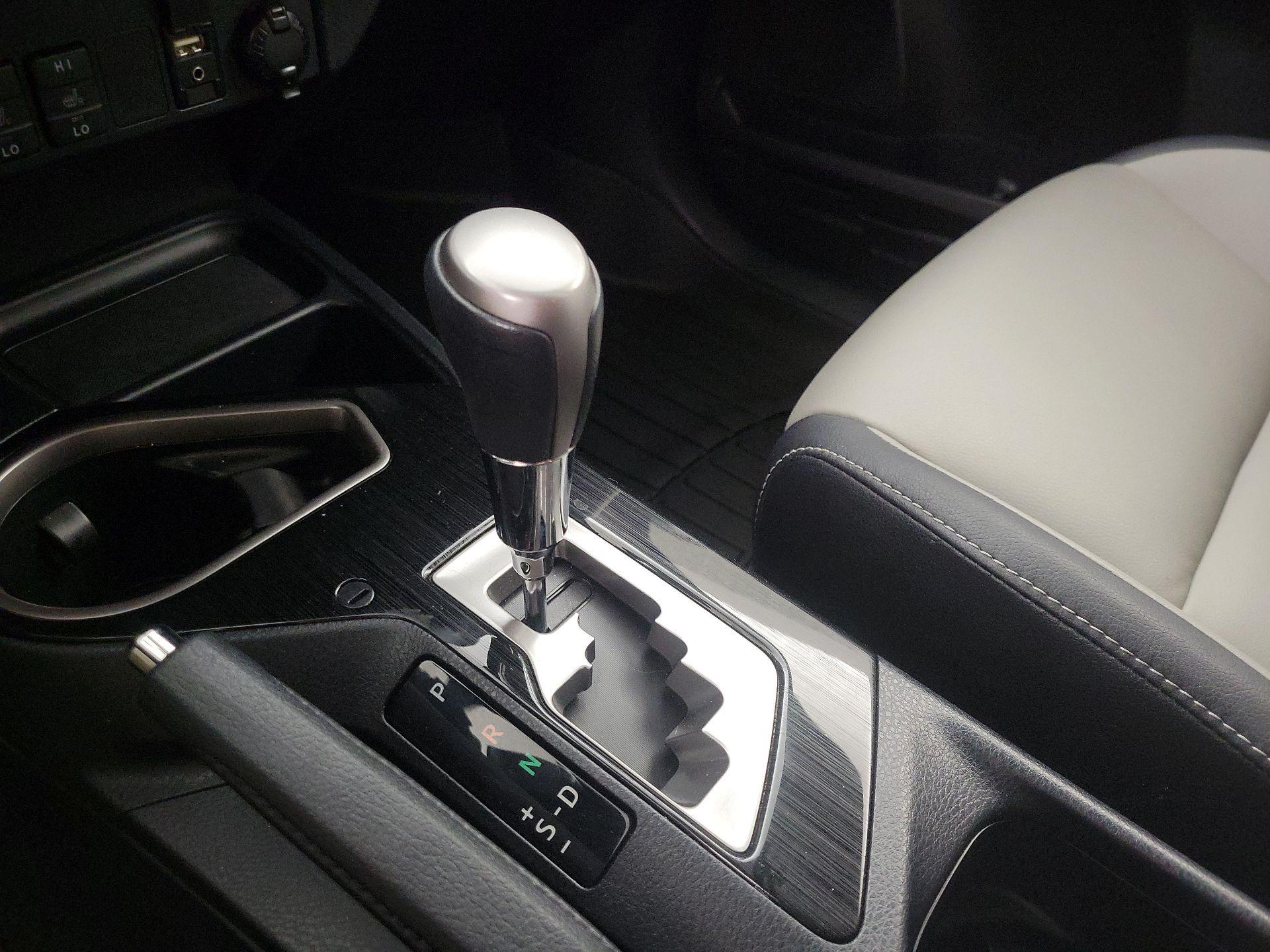 Thumbnail: 2018 Toyota RAV4 - 18