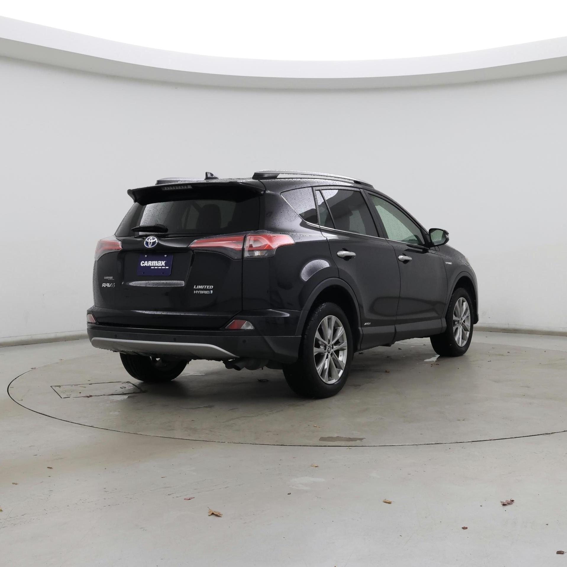 Thumbnail: 2018 Toyota RAV4 - 8