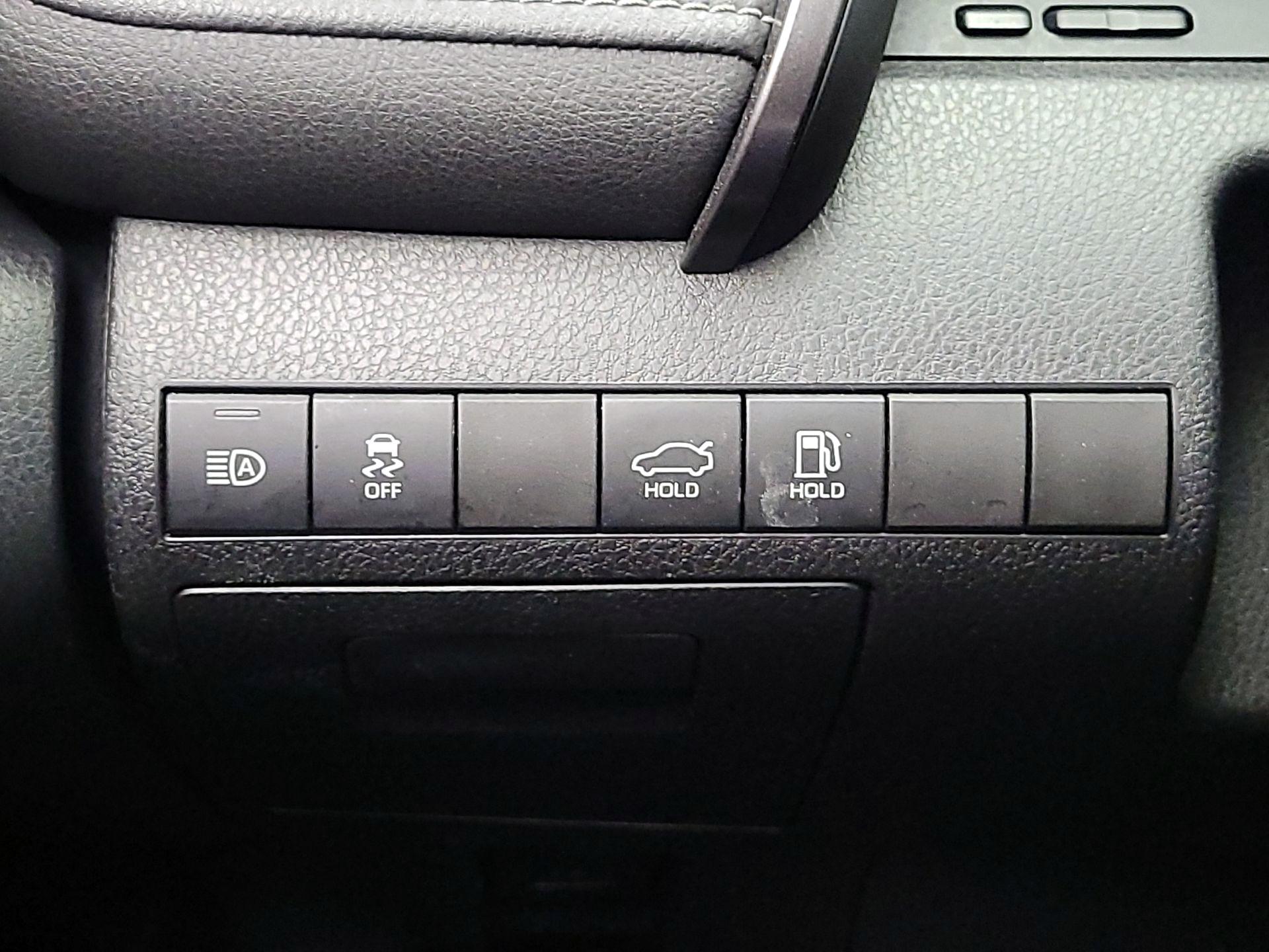 Thumbnail: 2019 Toyota Camry - 13