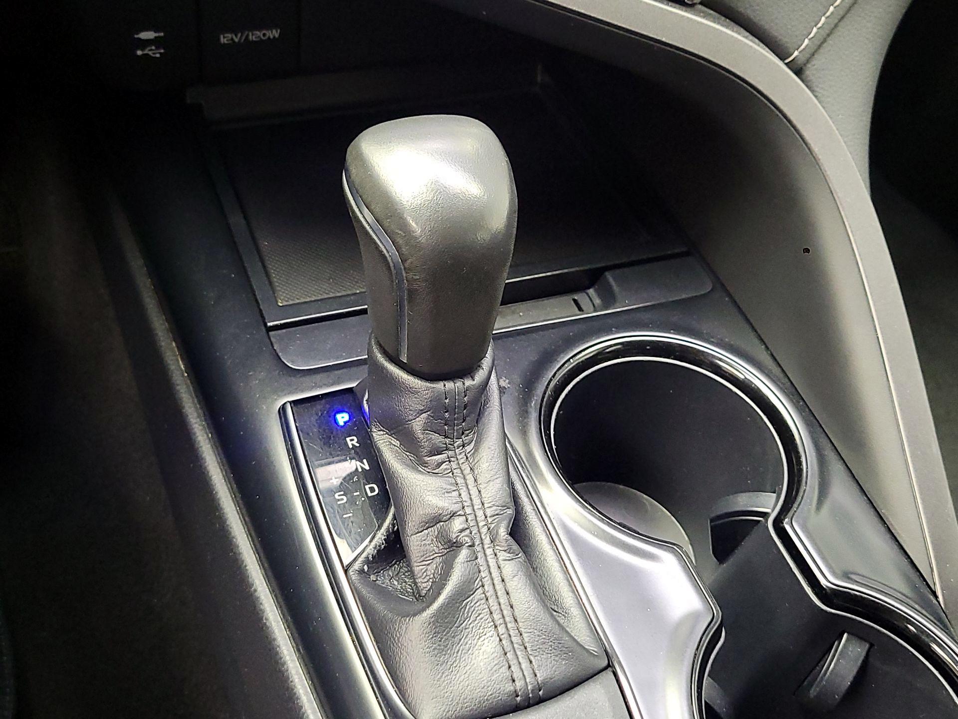 Thumbnail: 2019 Toyota Camry - 17