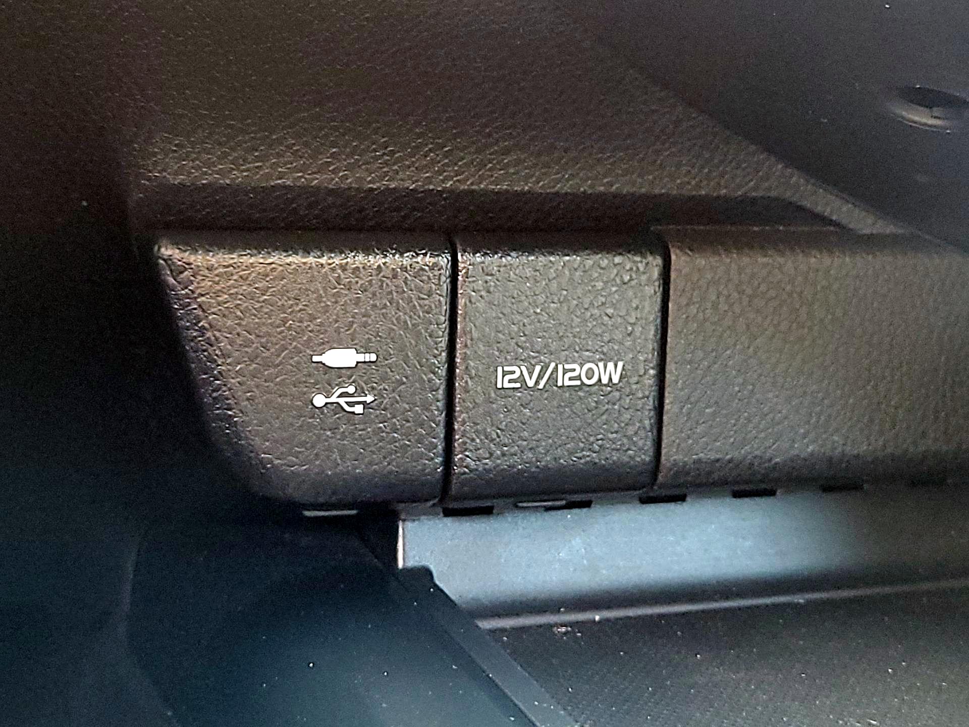 Thumbnail: 2019 Toyota Camry - 18