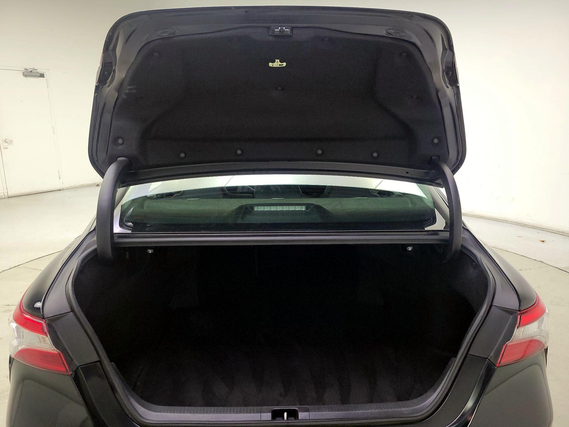 Thumbnail: 2019 Toyota Camry - 20