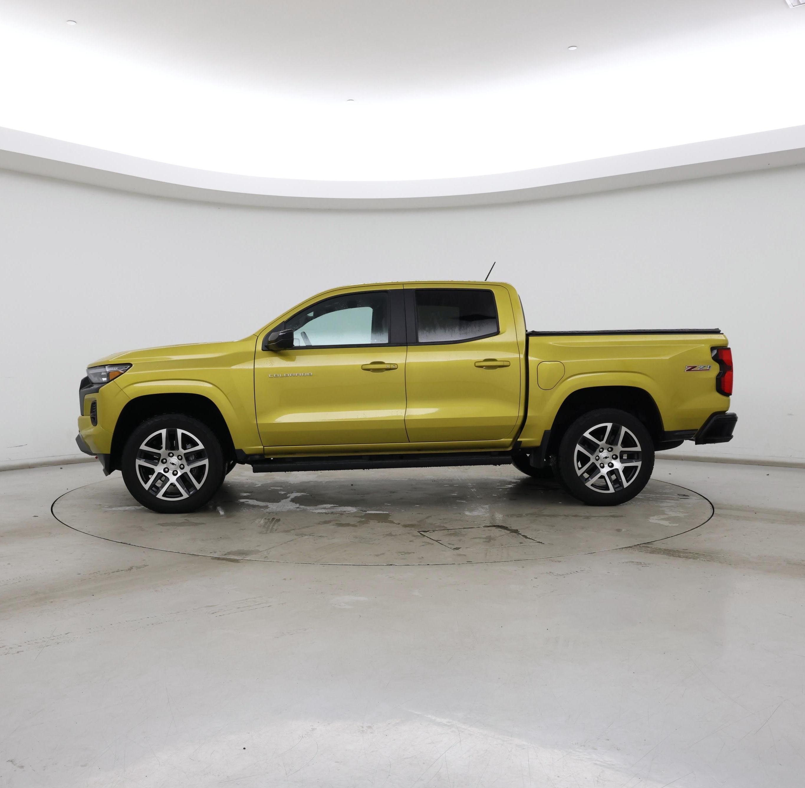 Thumbnail: 2023 Chevrolet Colorado - 3