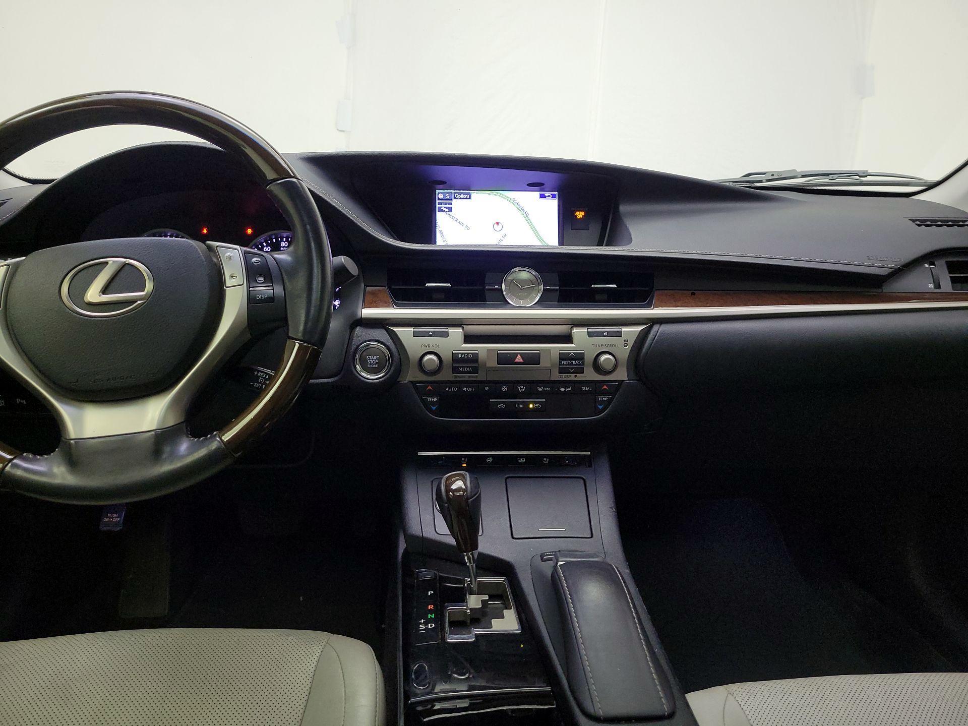 Thumbnail: 2015 Lexus ES - 9