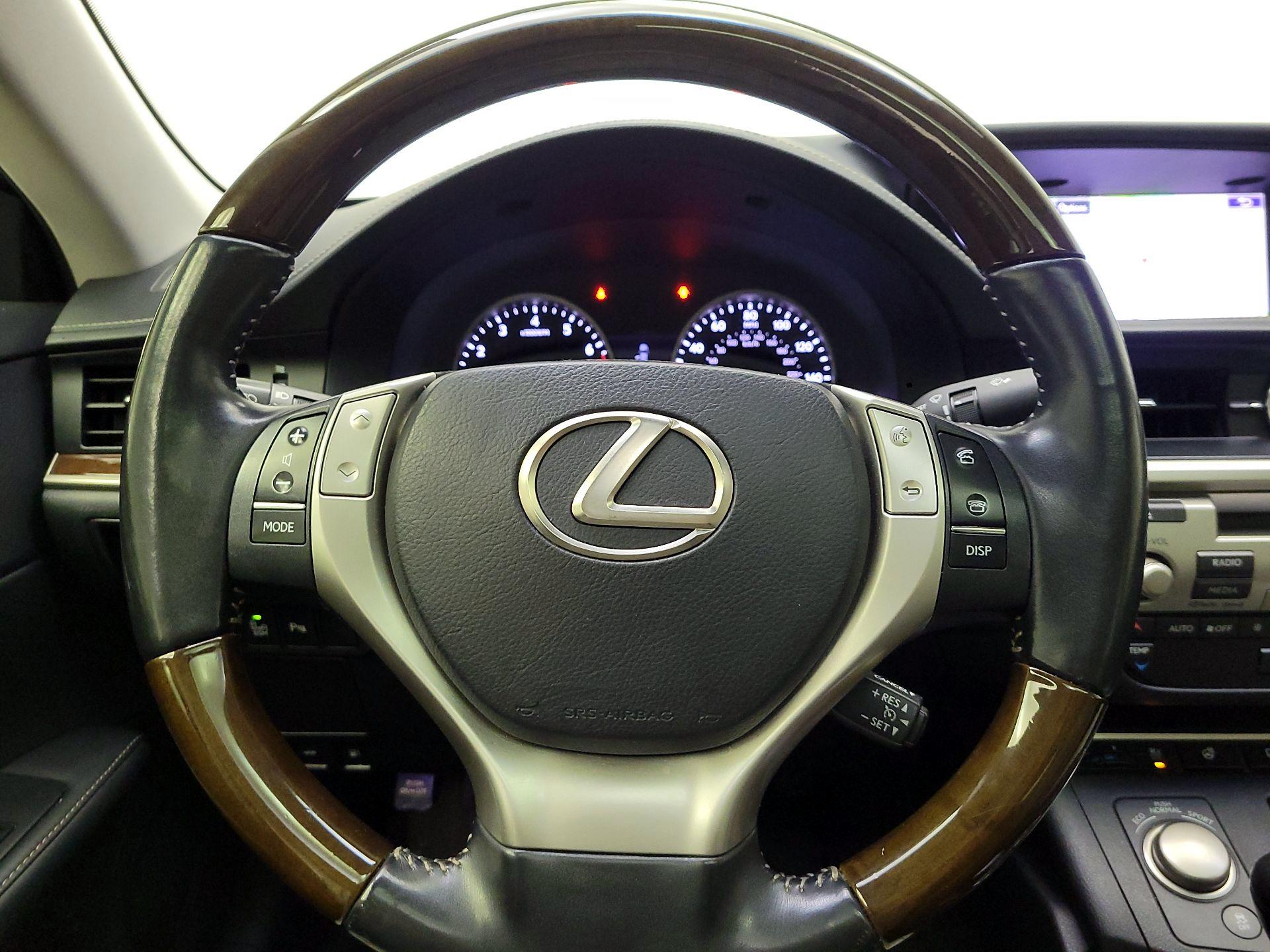 Thumbnail: 2015 Lexus ES - 10