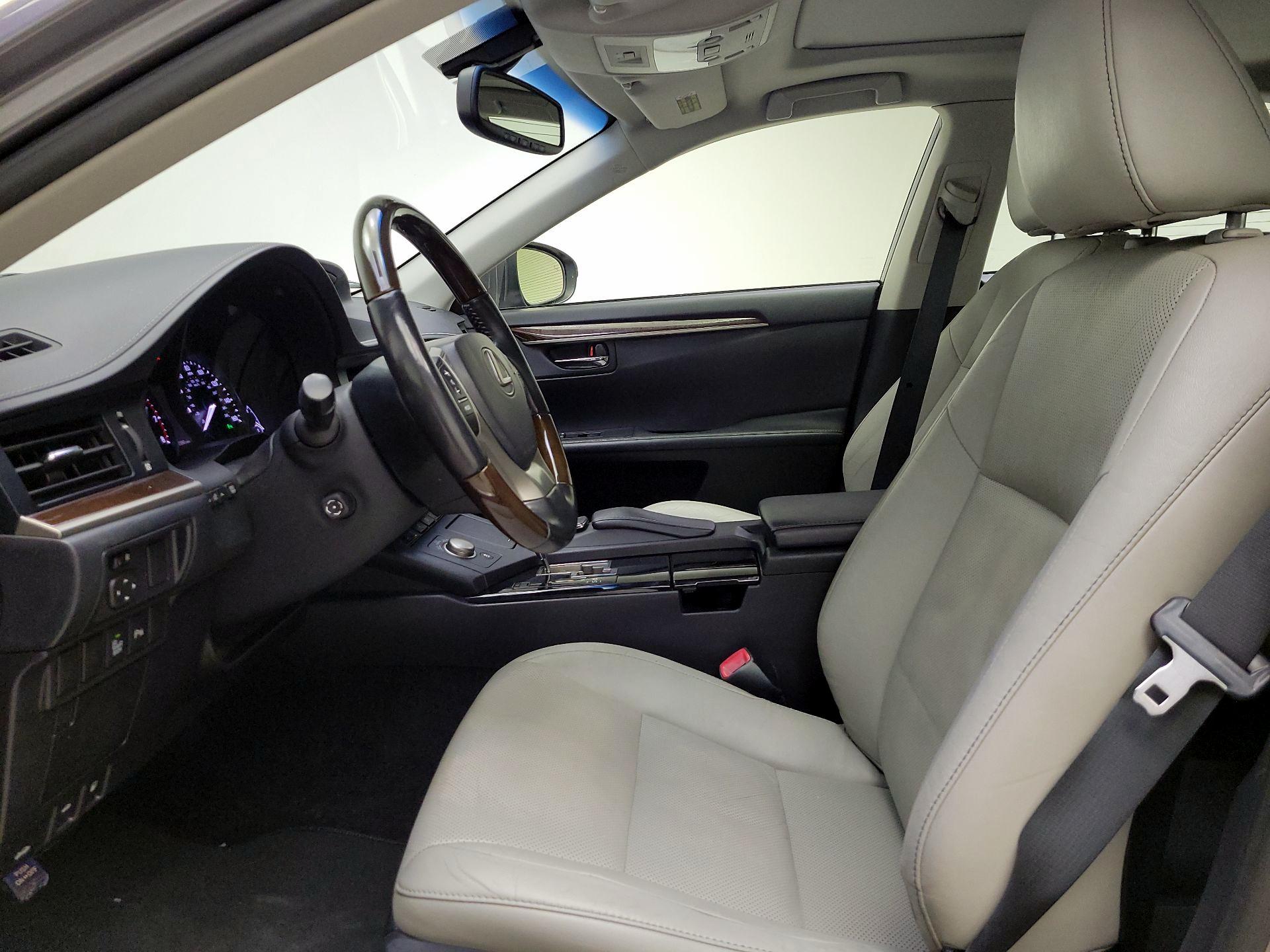 Thumbnail: 2015 Lexus ES - 11