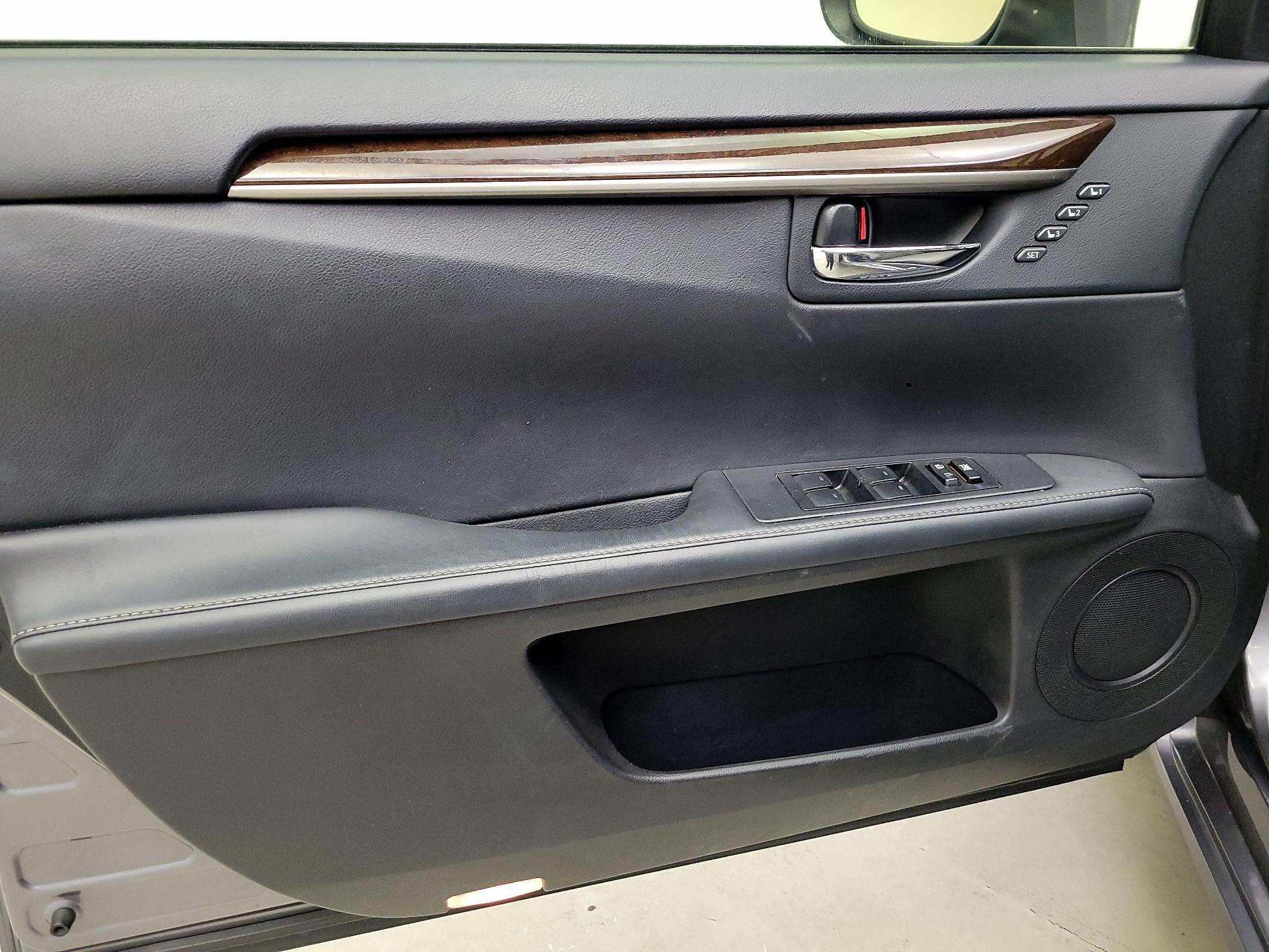 Thumbnail: 2015 Lexus ES - 12