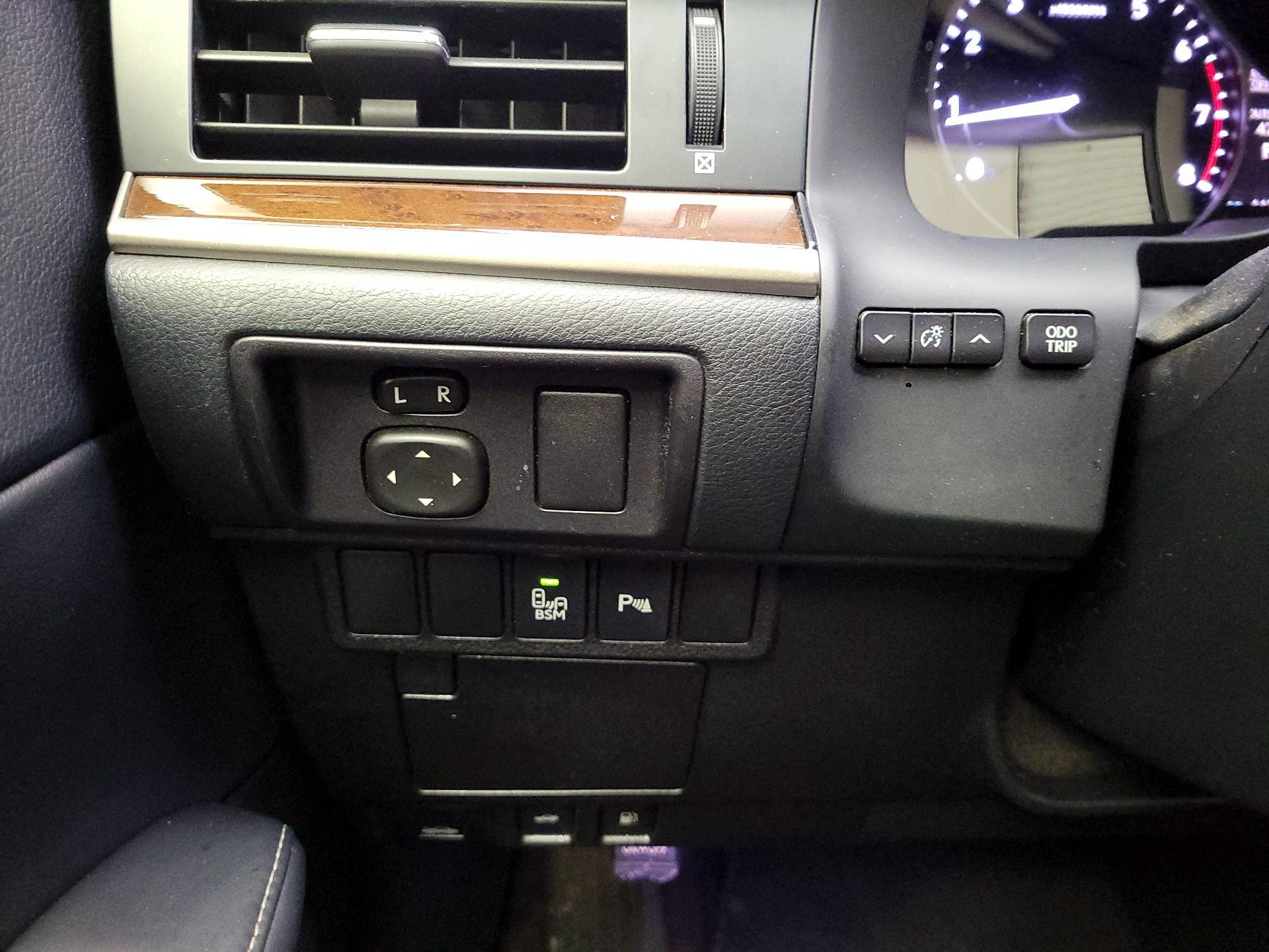 Thumbnail: 2015 Lexus ES - 13