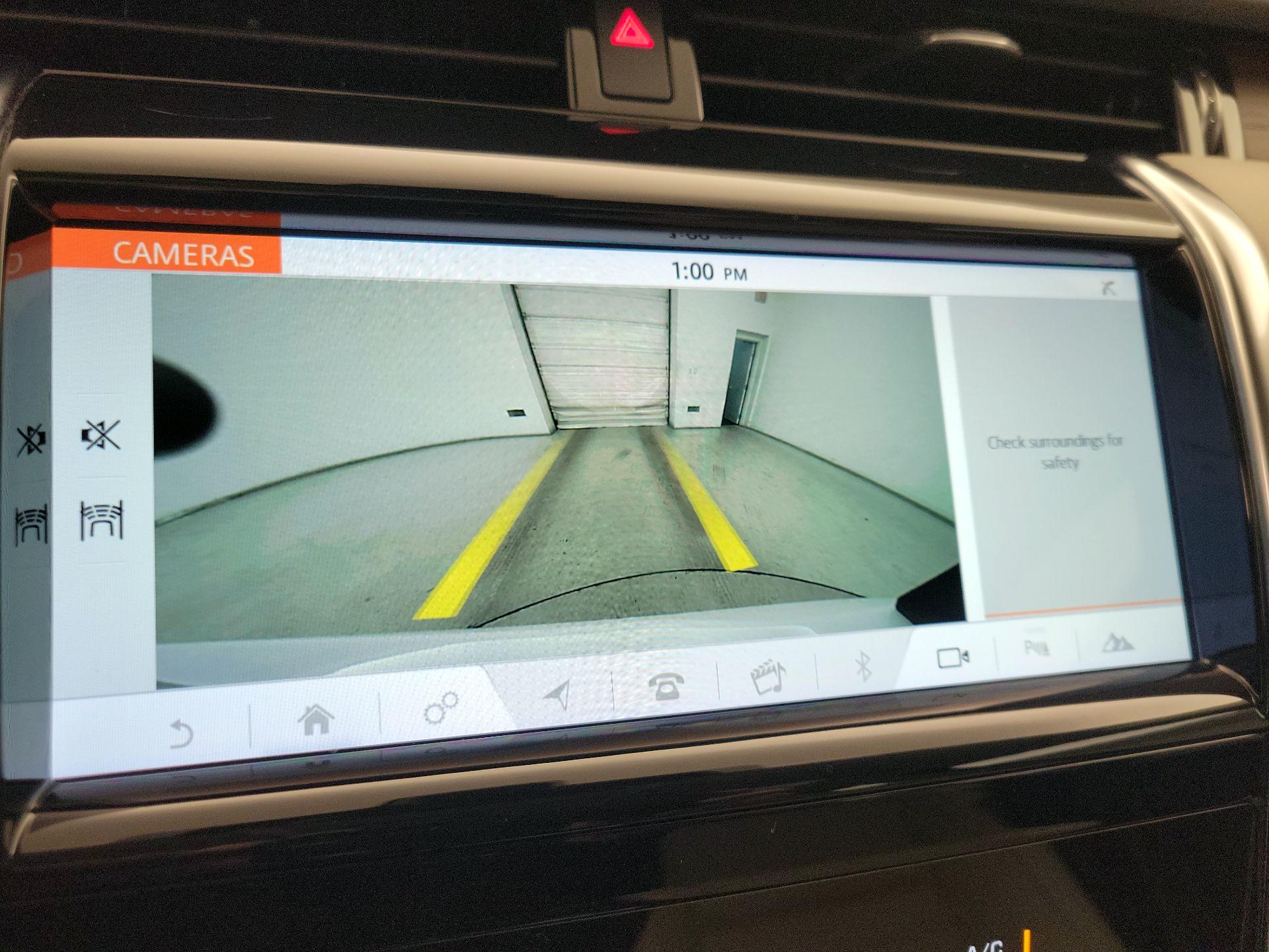 Thumbnail: 2020 Land Rover Discovery Sport - 14