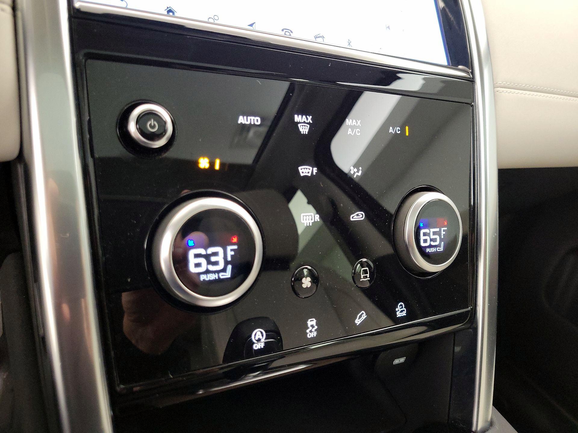 Thumbnail: 2020 Land Rover Discovery Sport - 16